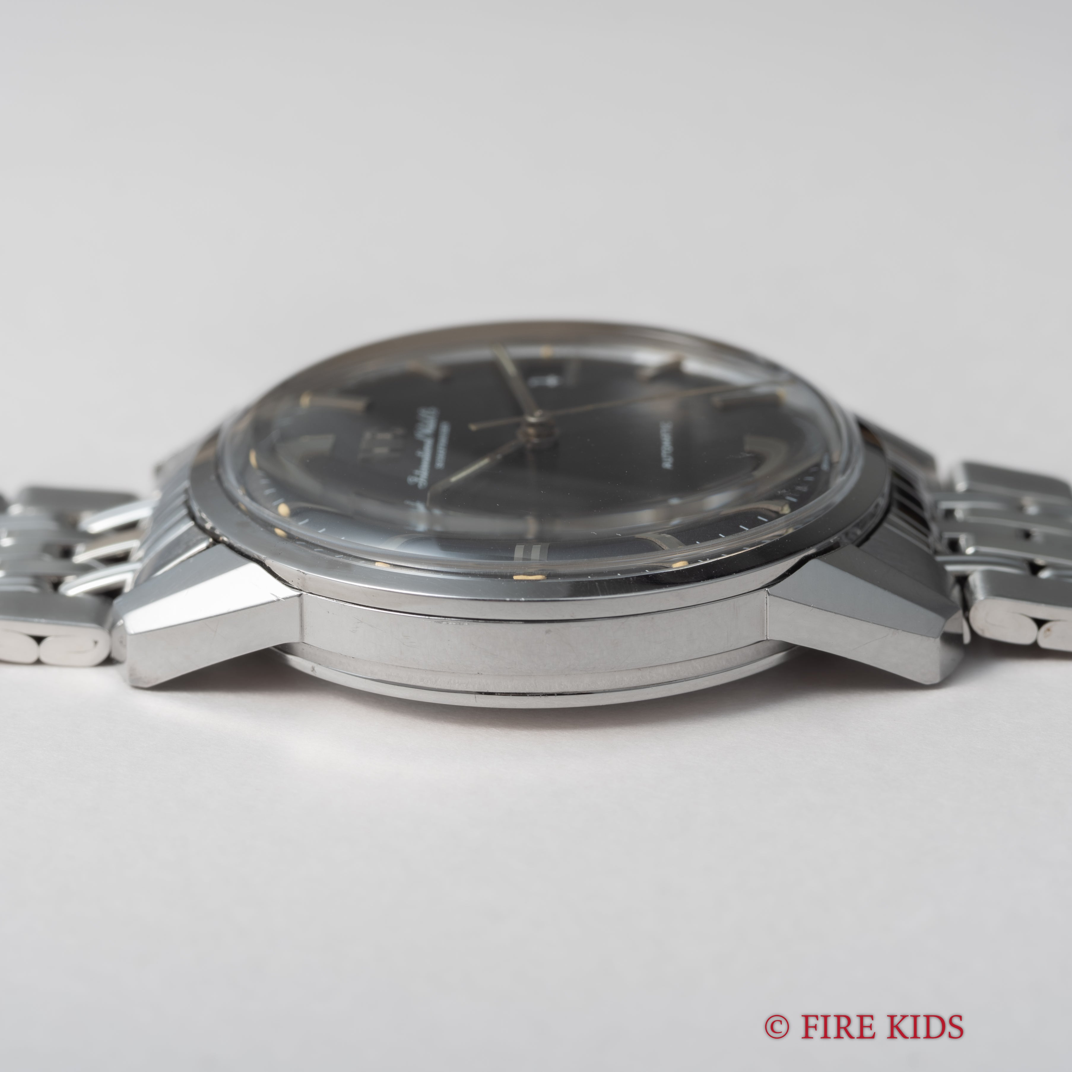 IWC 1970年製(昭和45年製) グレー文字盤ラウンドケース 自動巻き R810AD Cal.8541 純正ステンレスブレス