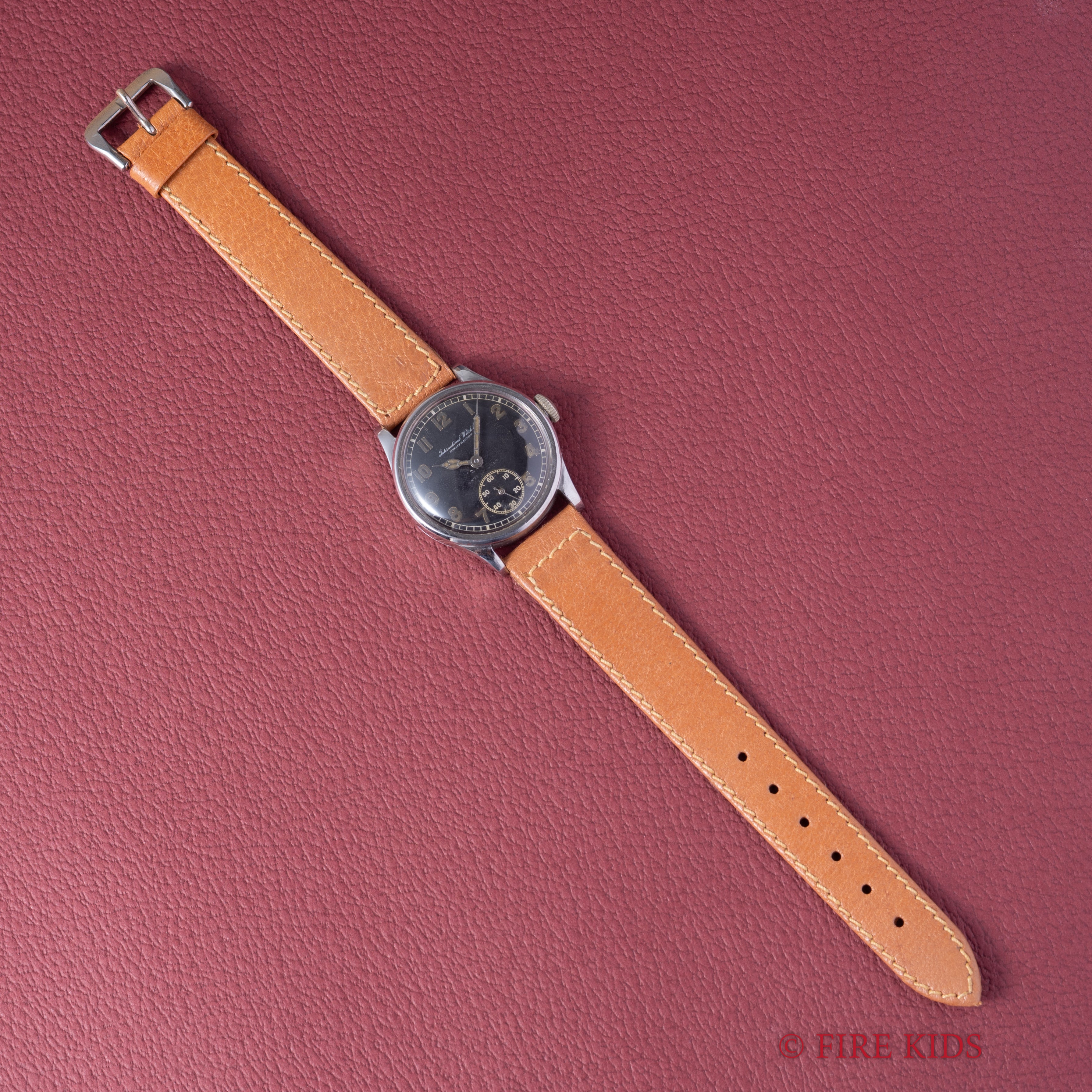 IWC 1937年製 オリジナルブラックダイヤル 手巻 Cal.83 コブラハンド スクリューバックケース