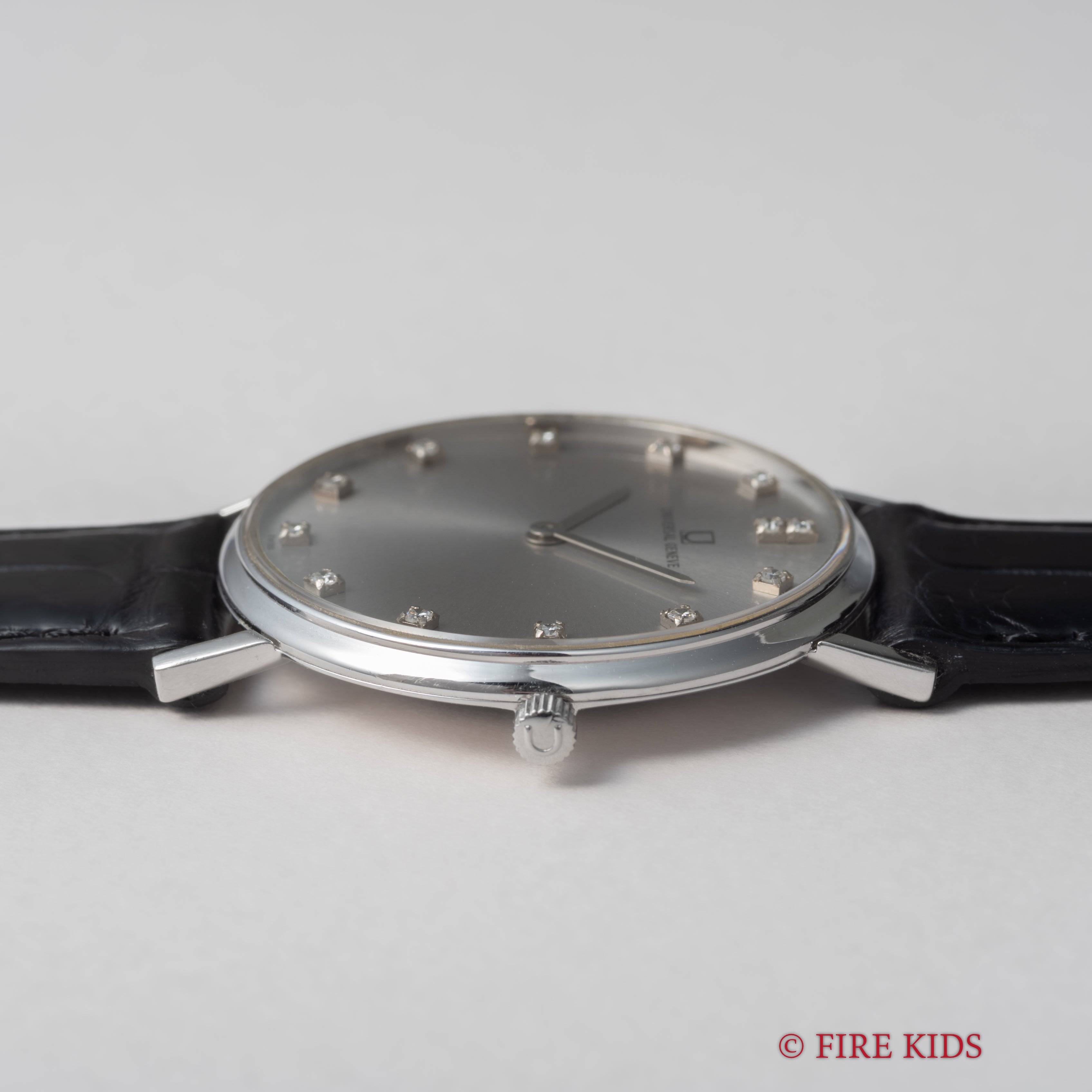 ユニバーサルジュネーブ 18金無垢ホワイトゴールド 手巻き 13Pダイヤインデックス 1970年代製