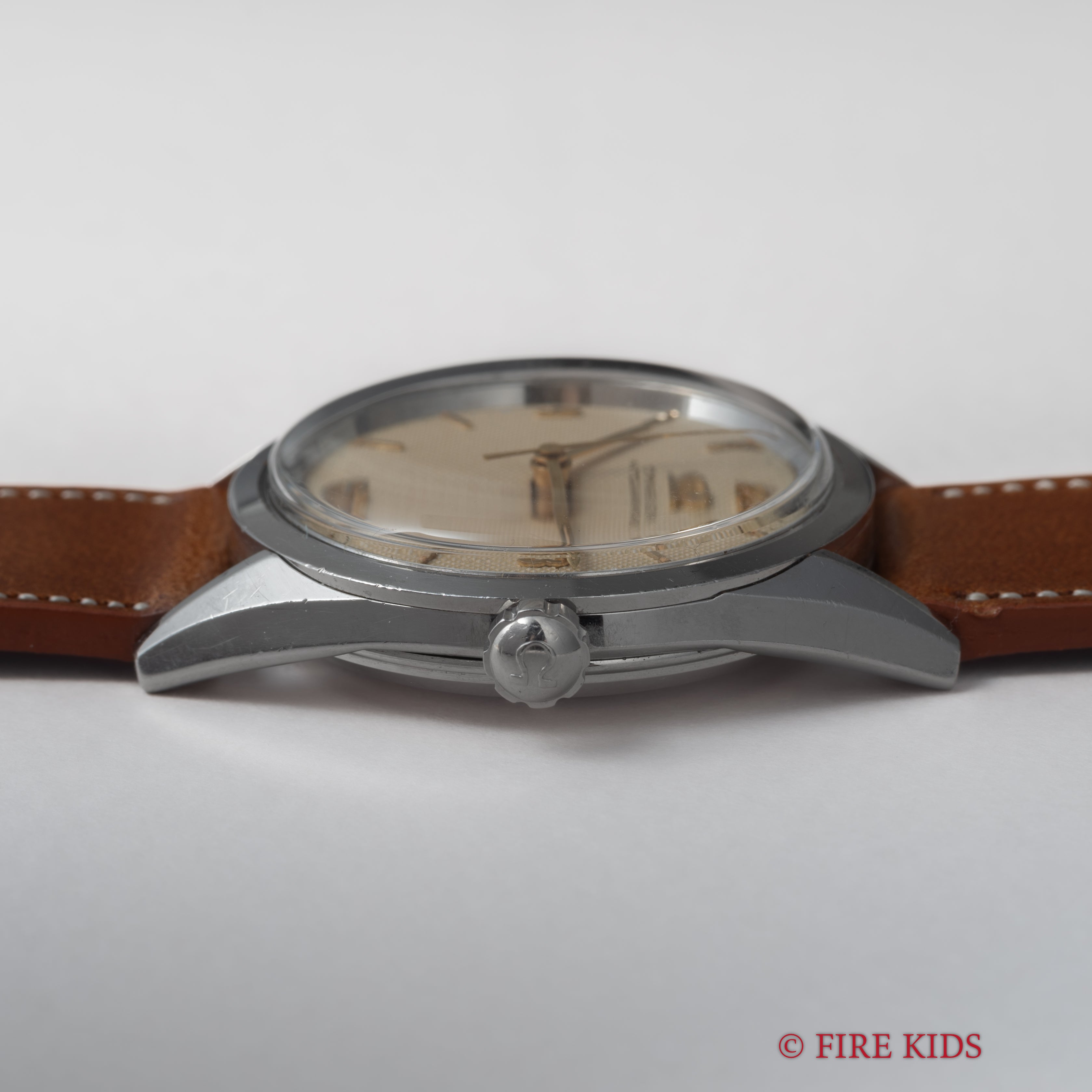 オメガ ラウンドケース ギョーシェダイヤル 1954年製 全回転自動巻 Cal.471