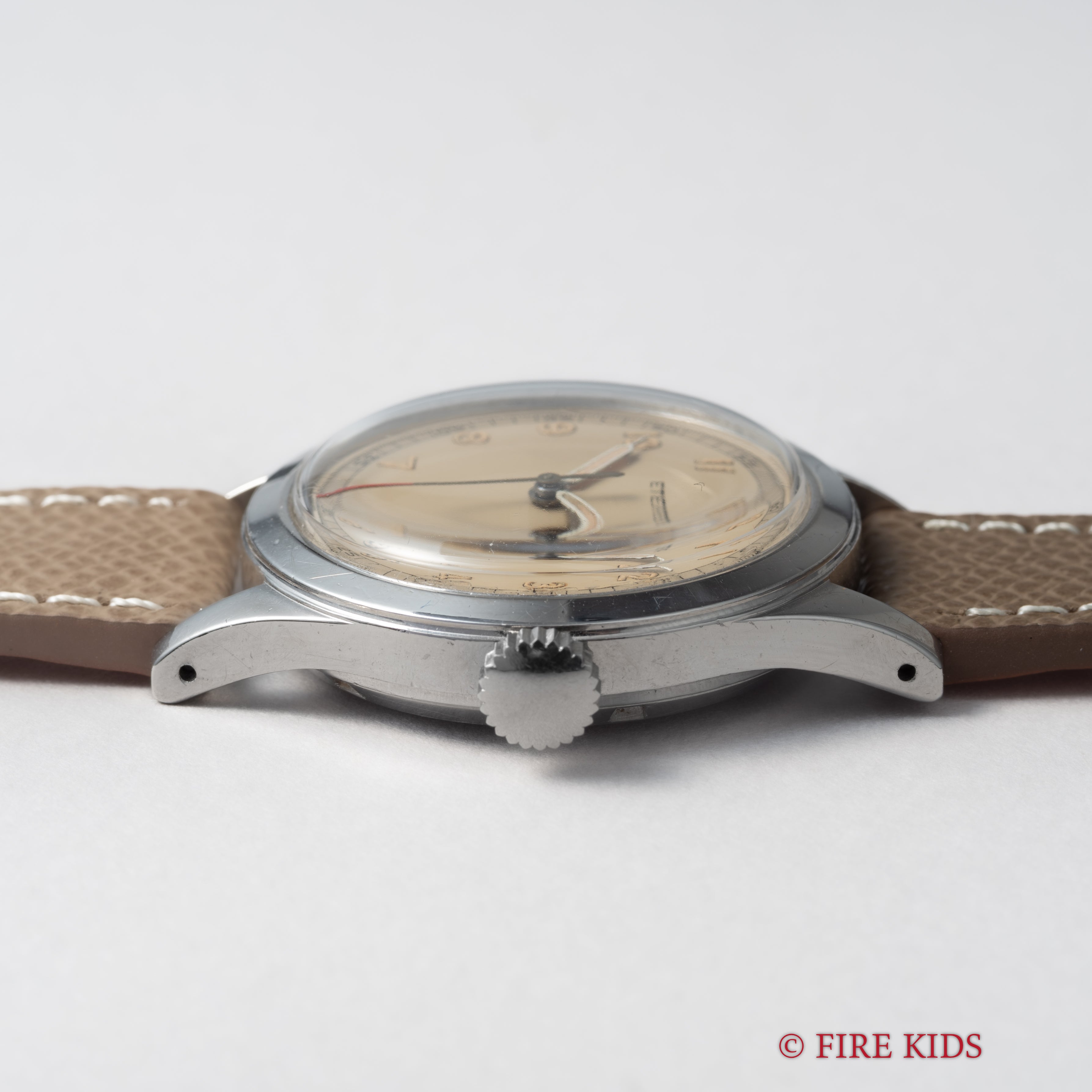 エテルナ 36㎜ビッグケース 1940年代製 アラビアダイヤル 耐震装置付き手巻 Cal.852