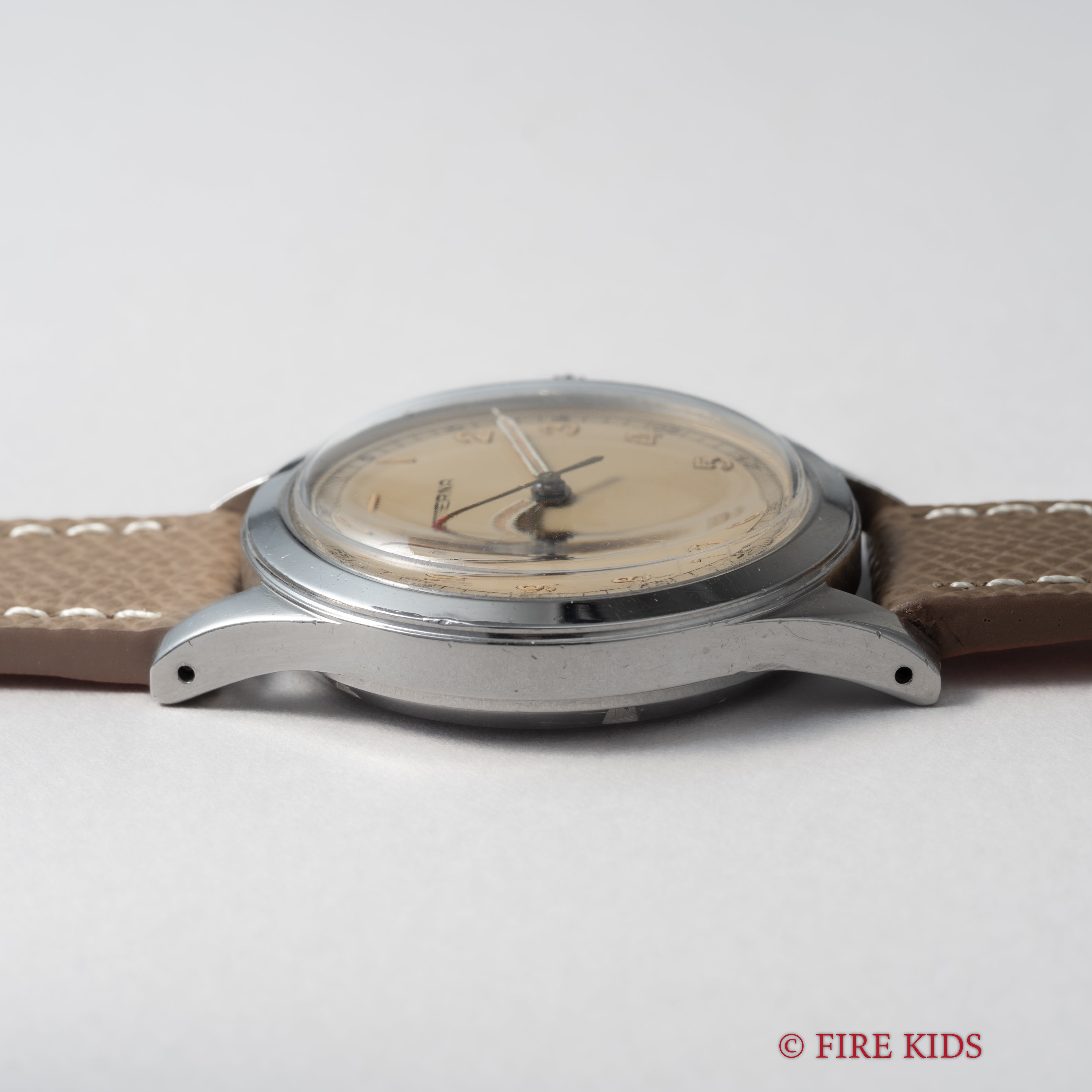 エテルナ 36㎜ビッグケース 1940年代製 アラビアダイヤル 耐震装置付き手巻 Cal.852