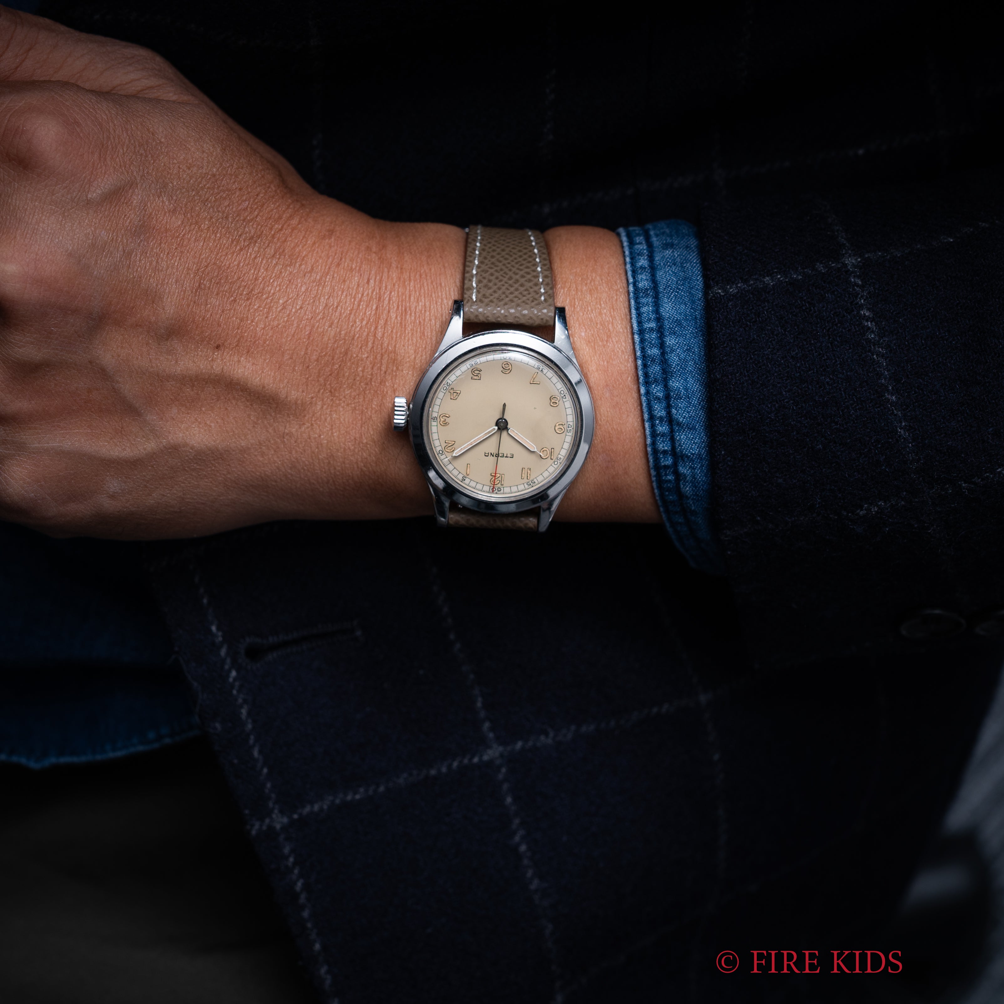 エテルナ 36㎜ビッグケース 1940年代製 アラビアダイヤル 耐震装置付き手巻 Cal.852