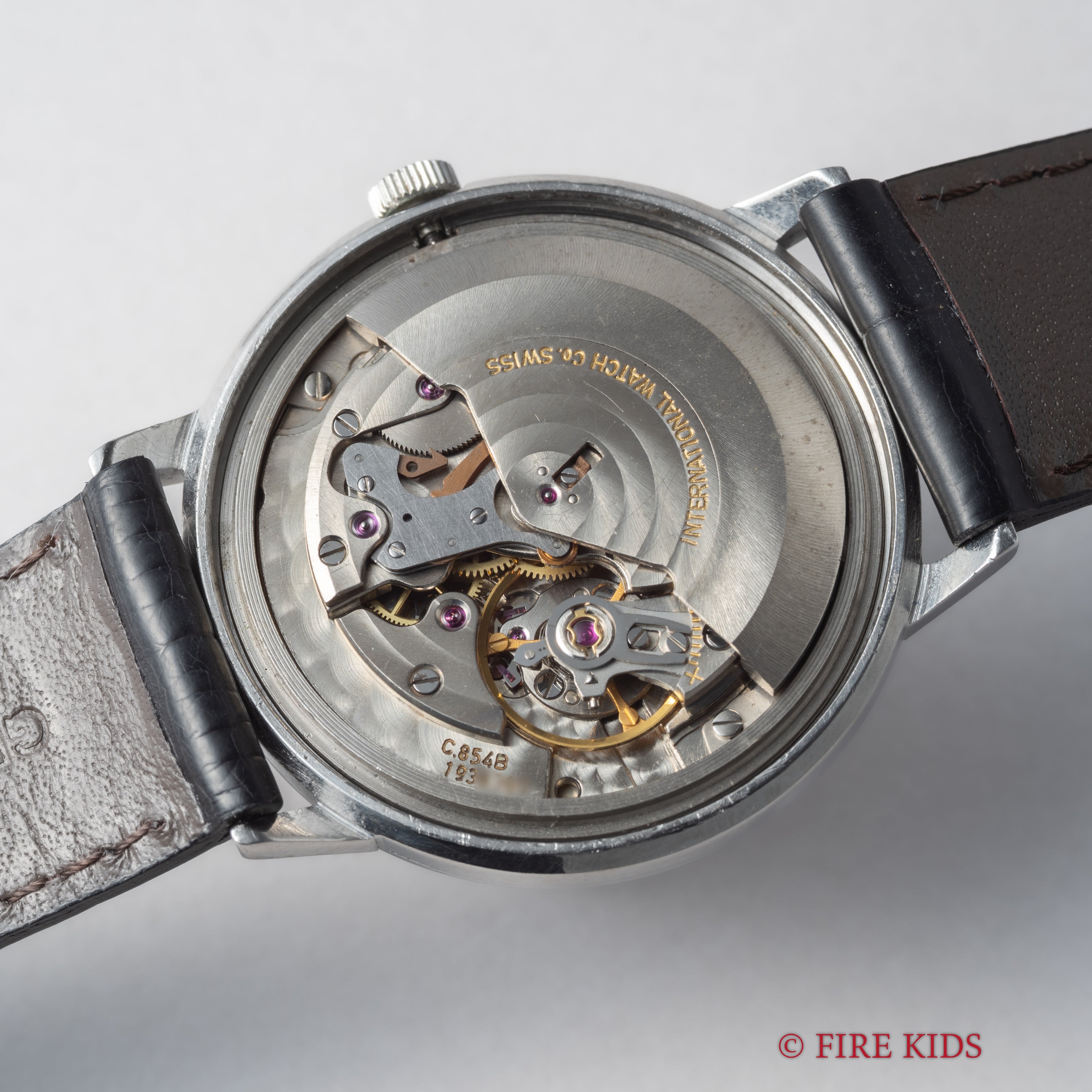 IWC ラウンドモデル オートマチック ホワイトローマンダイヤル 1969年製 お魚リューズ