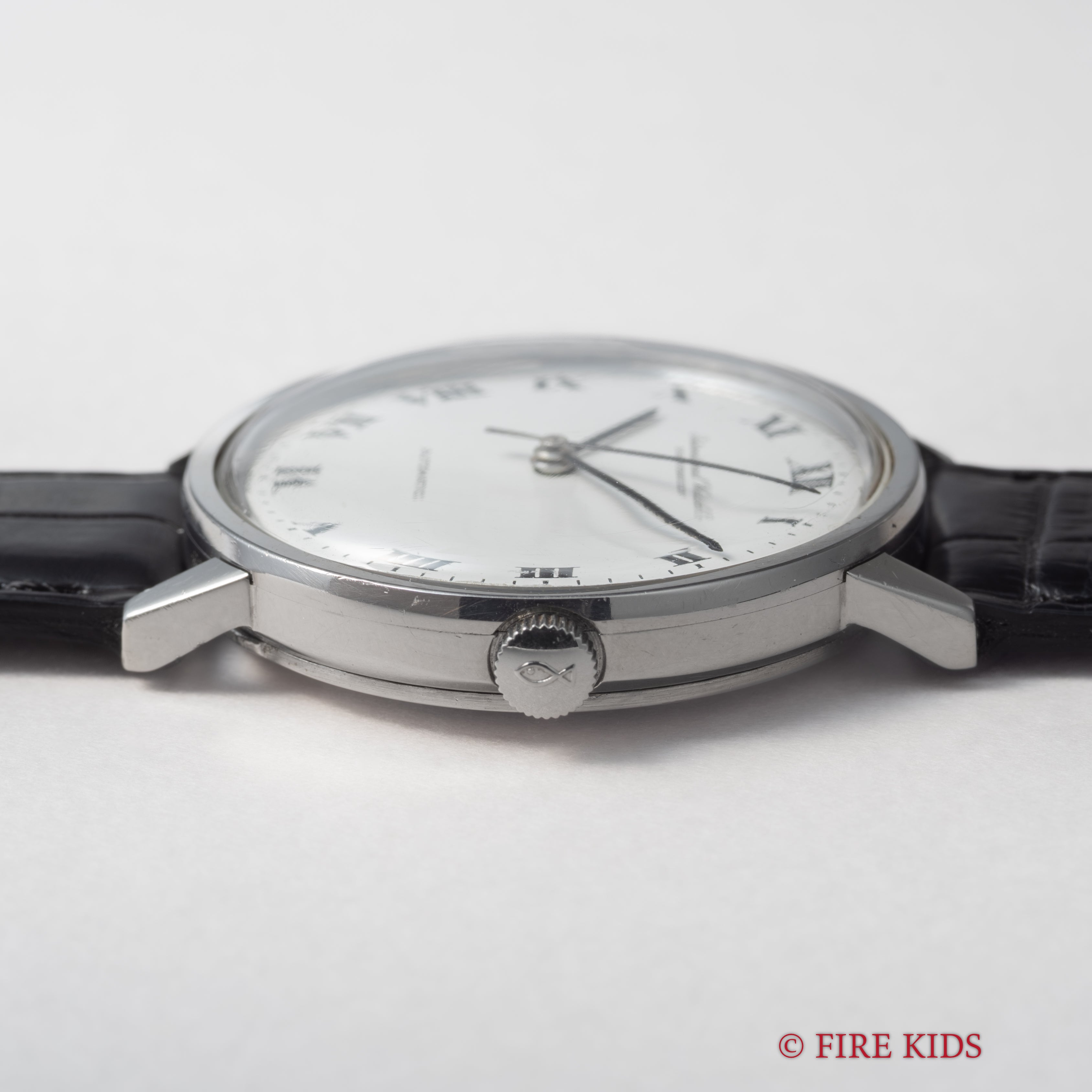 IWC ラウンドモデル オートマチック ホワイトローマンダイヤル 1969年製 お魚リューズ