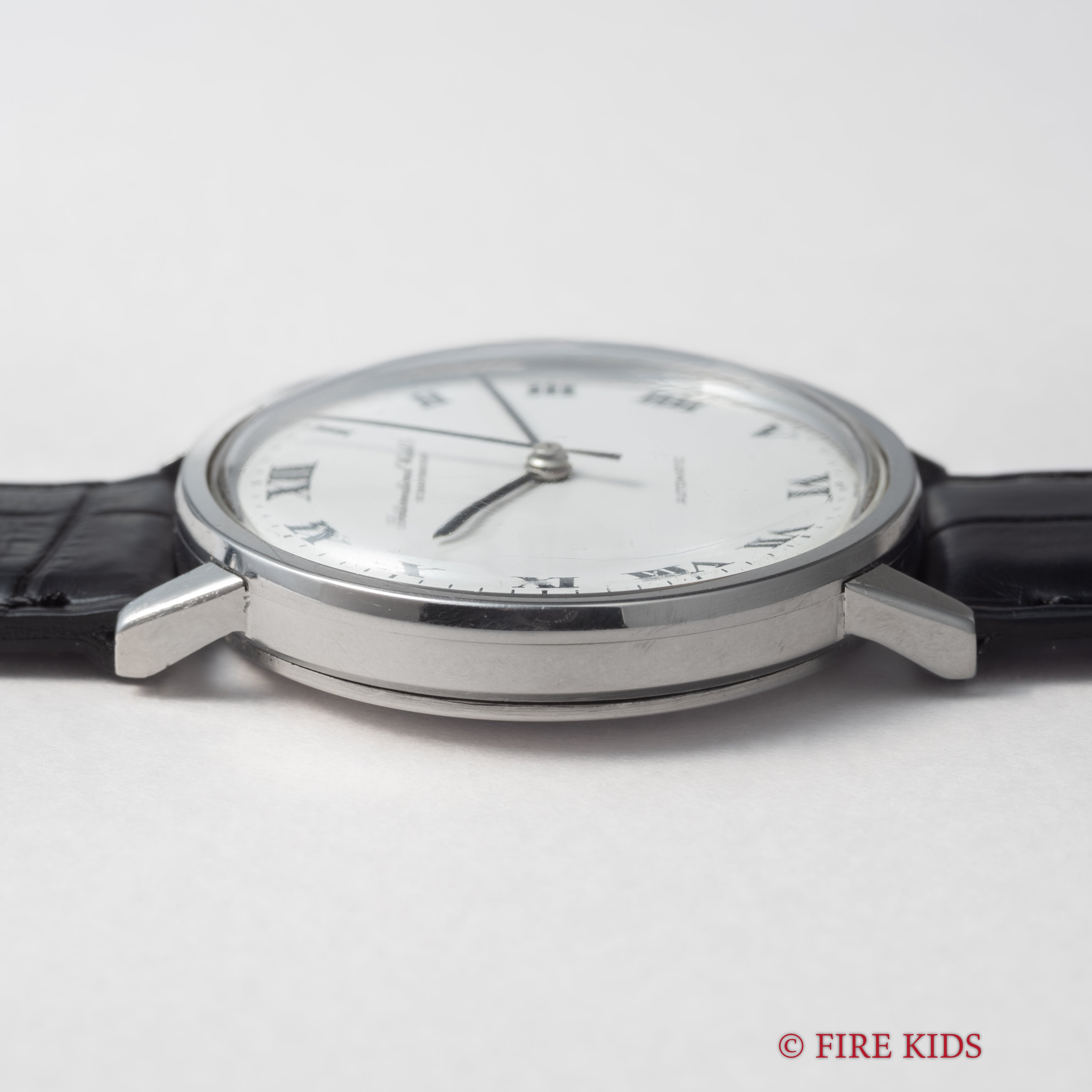 IWC ラウンドモデル オートマチック ホワイトローマンダイヤル 1969年製 お魚リューズ