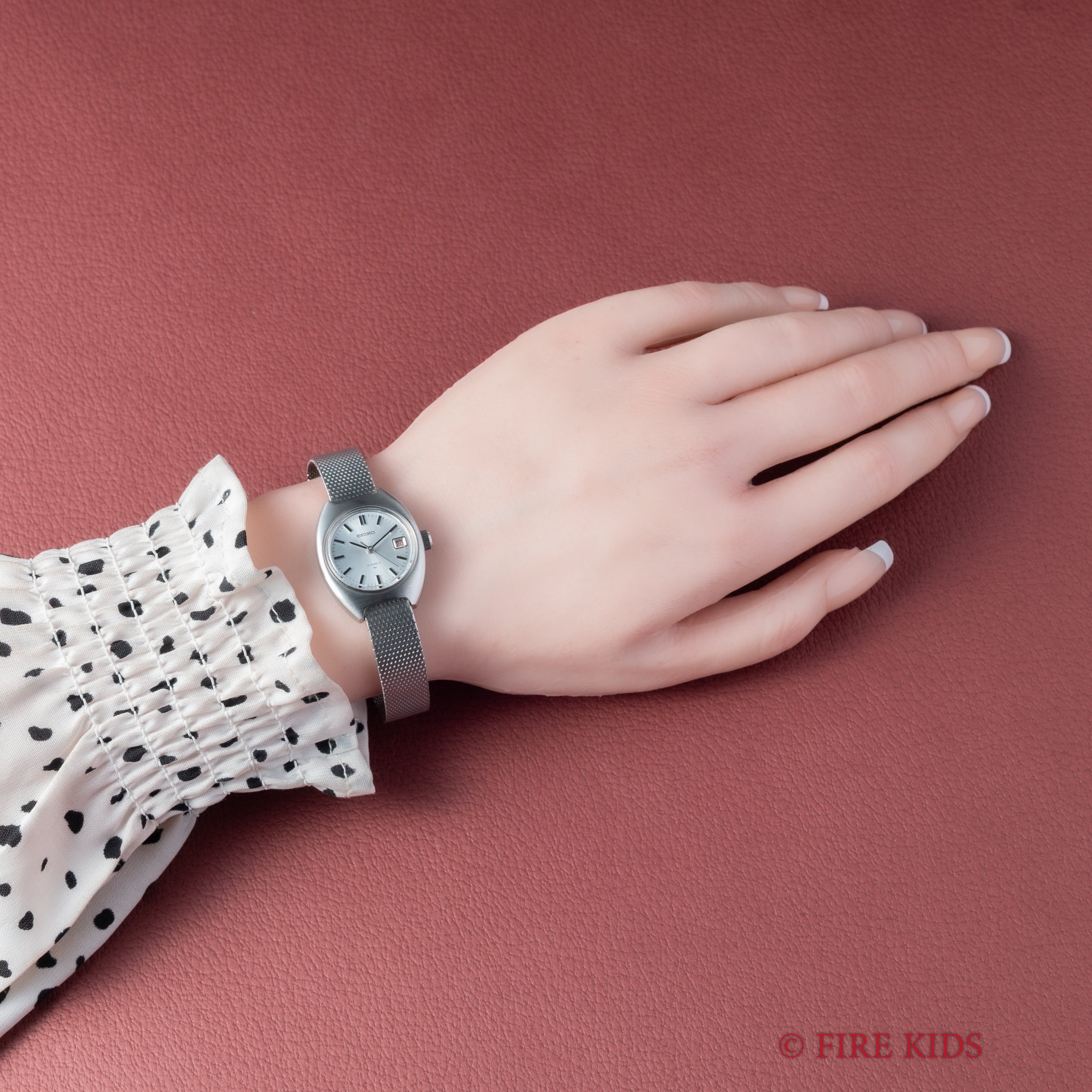 セイコー レディース Ref.2202-0100 1970年製 手巻き 赤カレンダー 純正ブレス