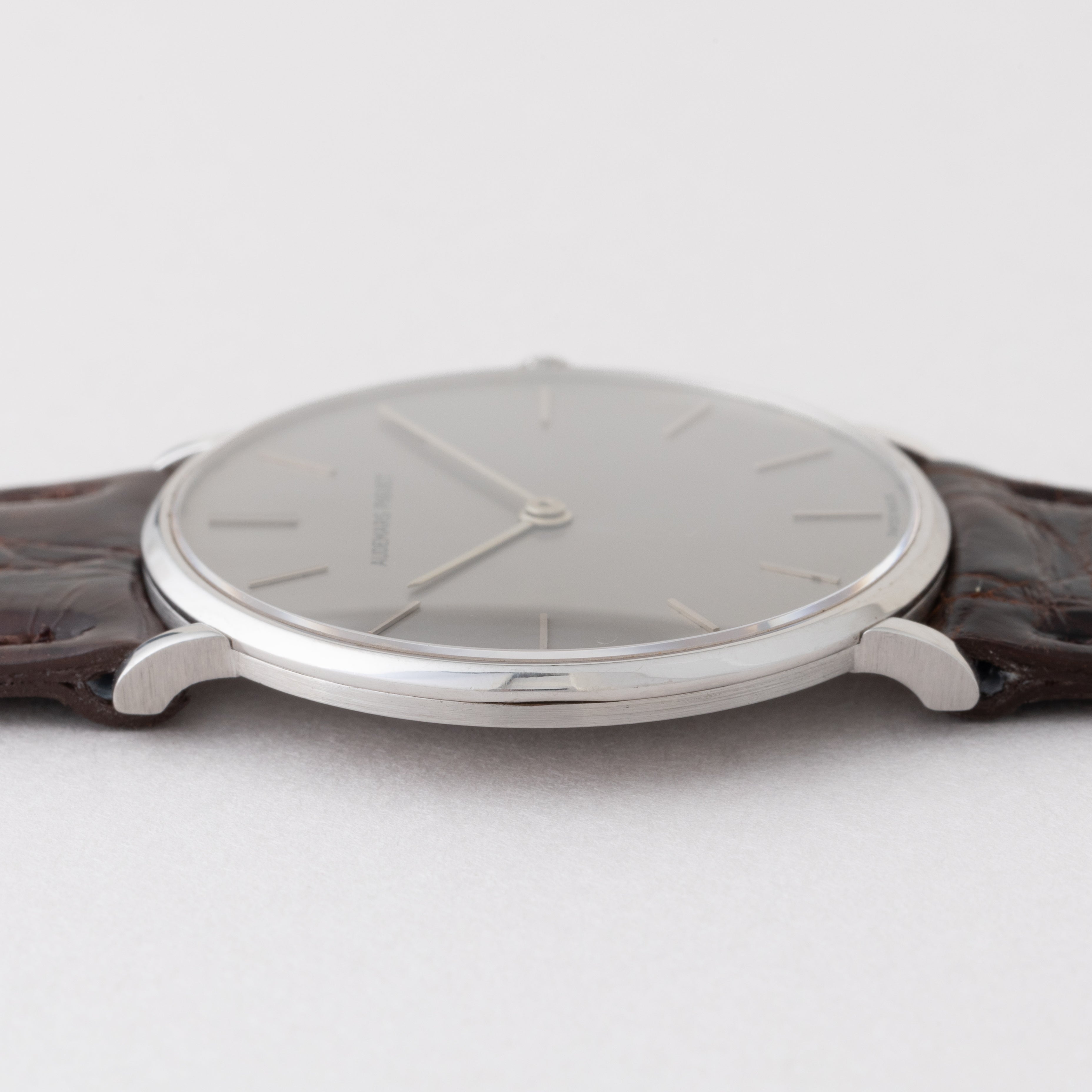 オーデマ・ピゲ クラシック 18金無垢ホワイトゴールド製 手巻き 1987年~1994年製