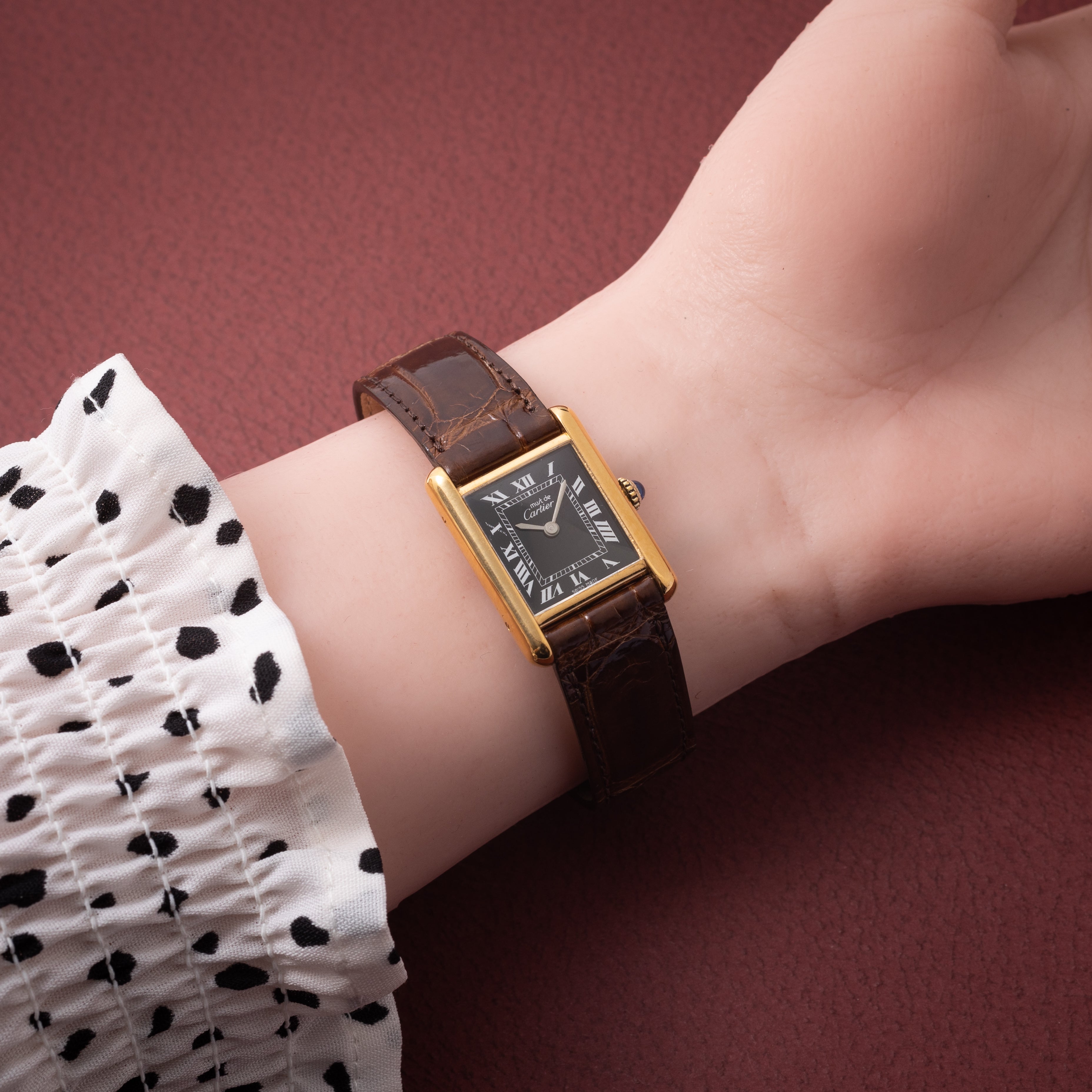 カルティエ マストタンク 1980年代製 ブラックローマンダイヤル 純正バックル付き