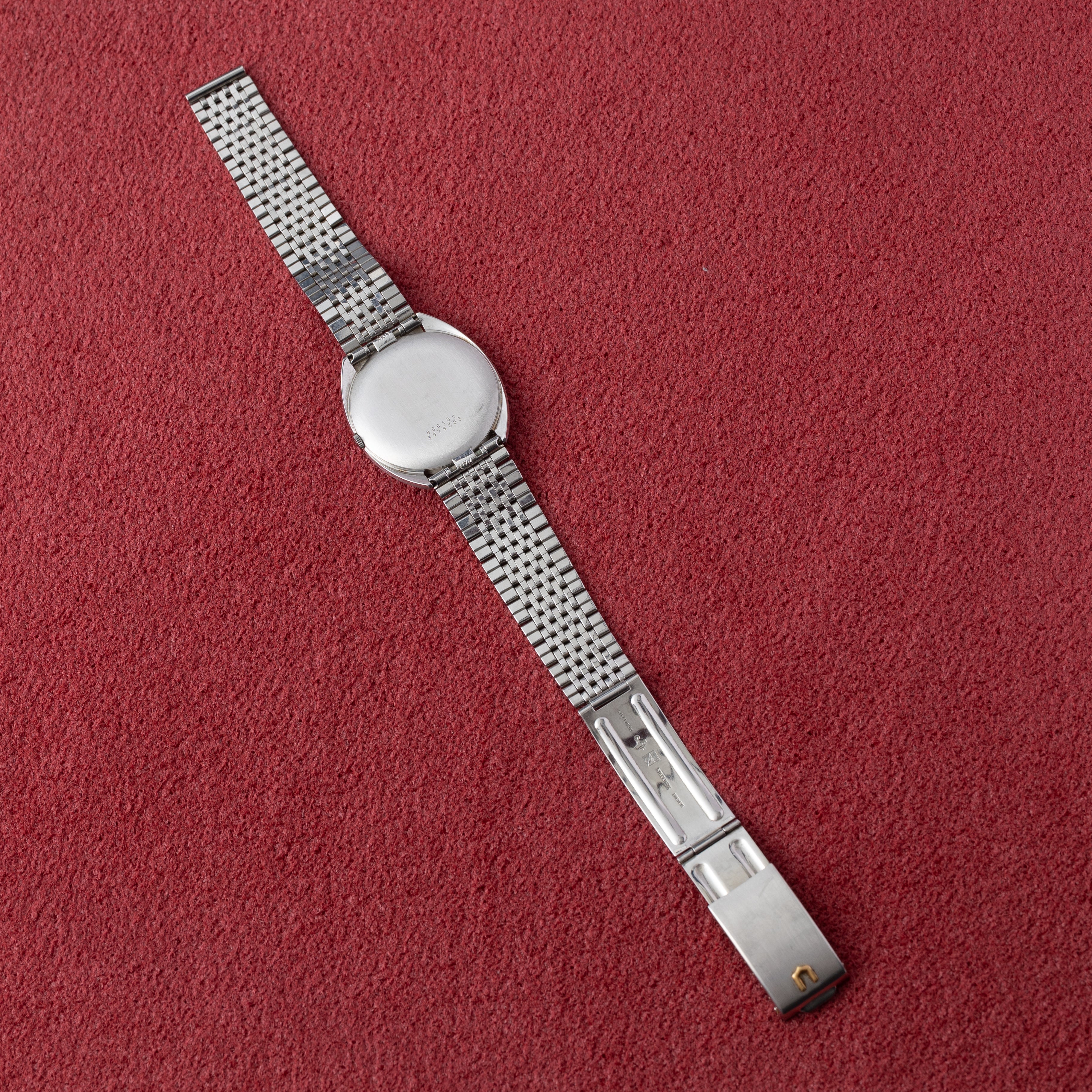 ユニバーサルジュネーブ ホワイトシャドウ ブルーダイヤル 1960年代製 マイクロローター