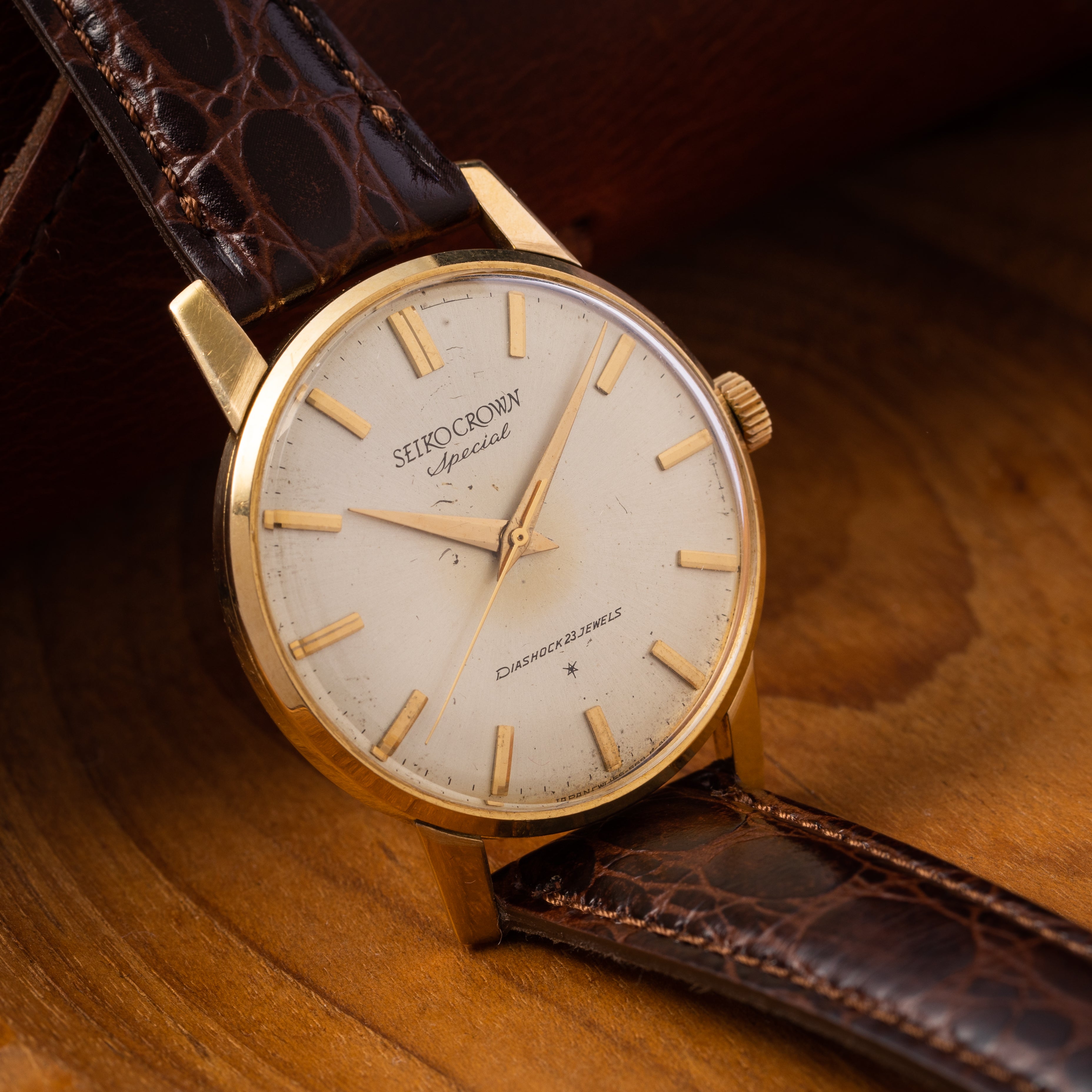 贅沢屋の ヴィンテージ 古い手巻き SEIKO オメガ 金無垢 18金 時計 