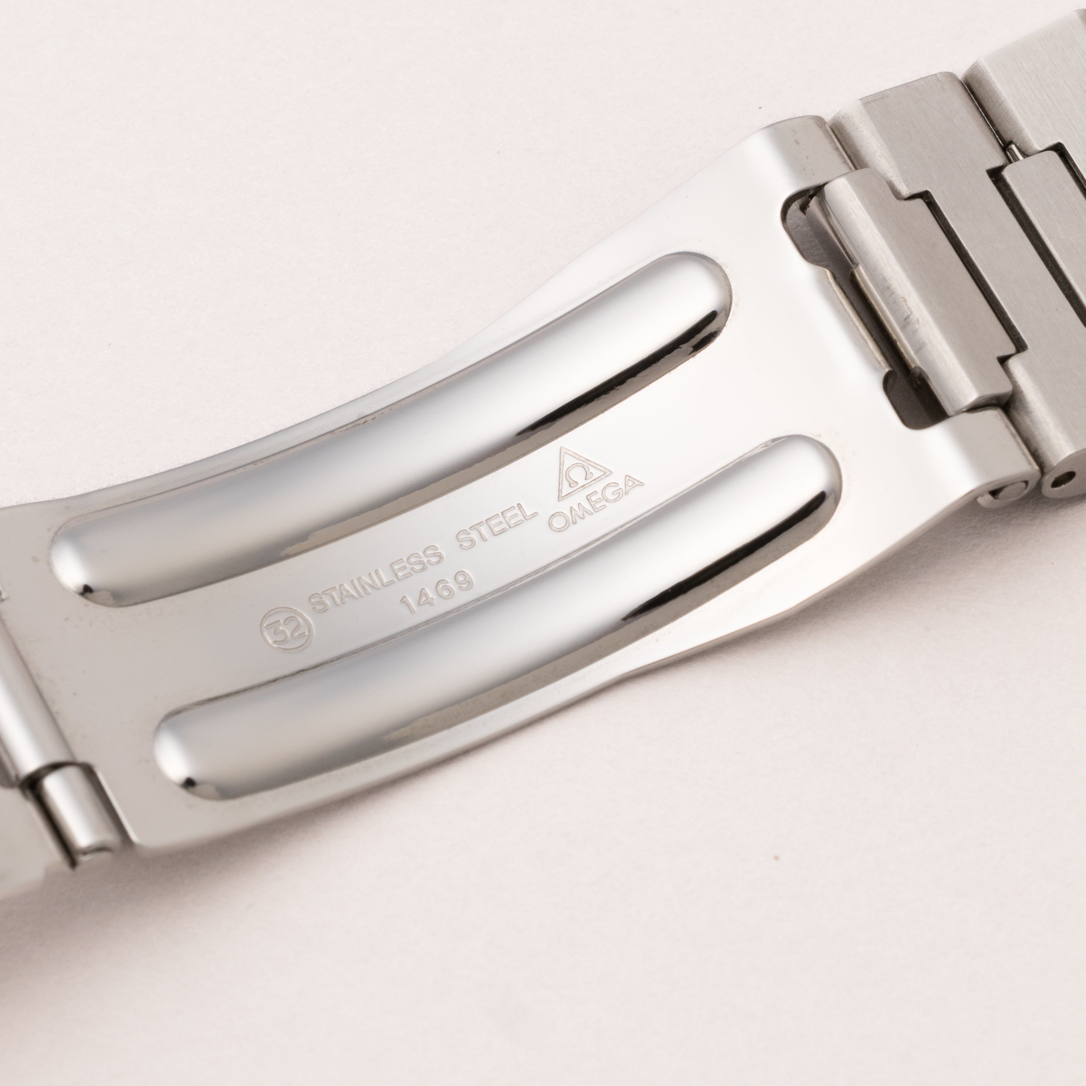 オメガ スピードマスター 1999年製 シューマッハ レッドダイヤル 箱、ギャラ付き