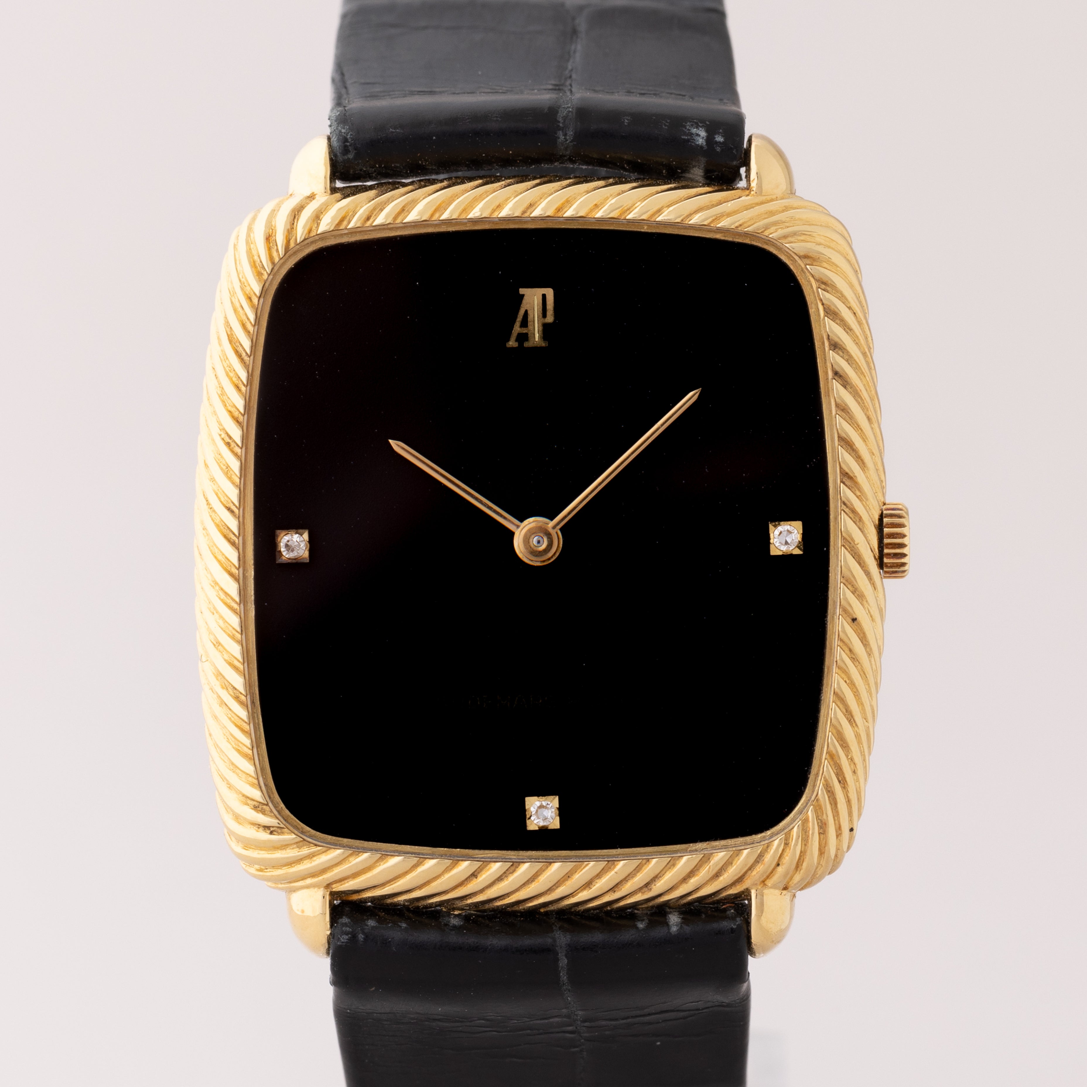 オーデマ・ピゲ ウルトラスリム ブラックダイヤル ダイヤインデックス 1970年代製 18金無垢スクエアケース Cal.2090