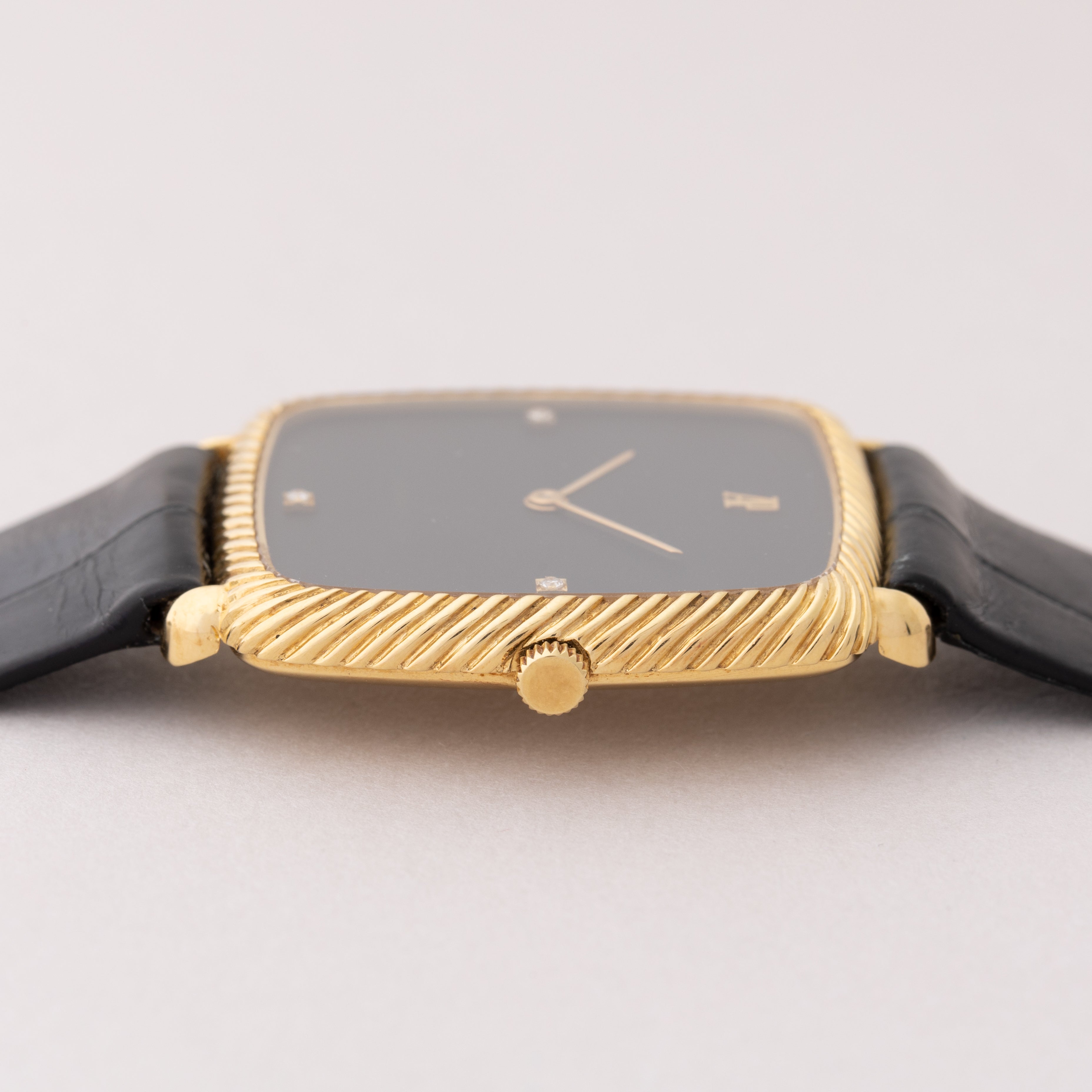 オーデマ・ピゲ ウルトラスリム ブラックダイヤル ダイヤインデックス 1970年代製 18金無垢スクエアケース Cal.2090