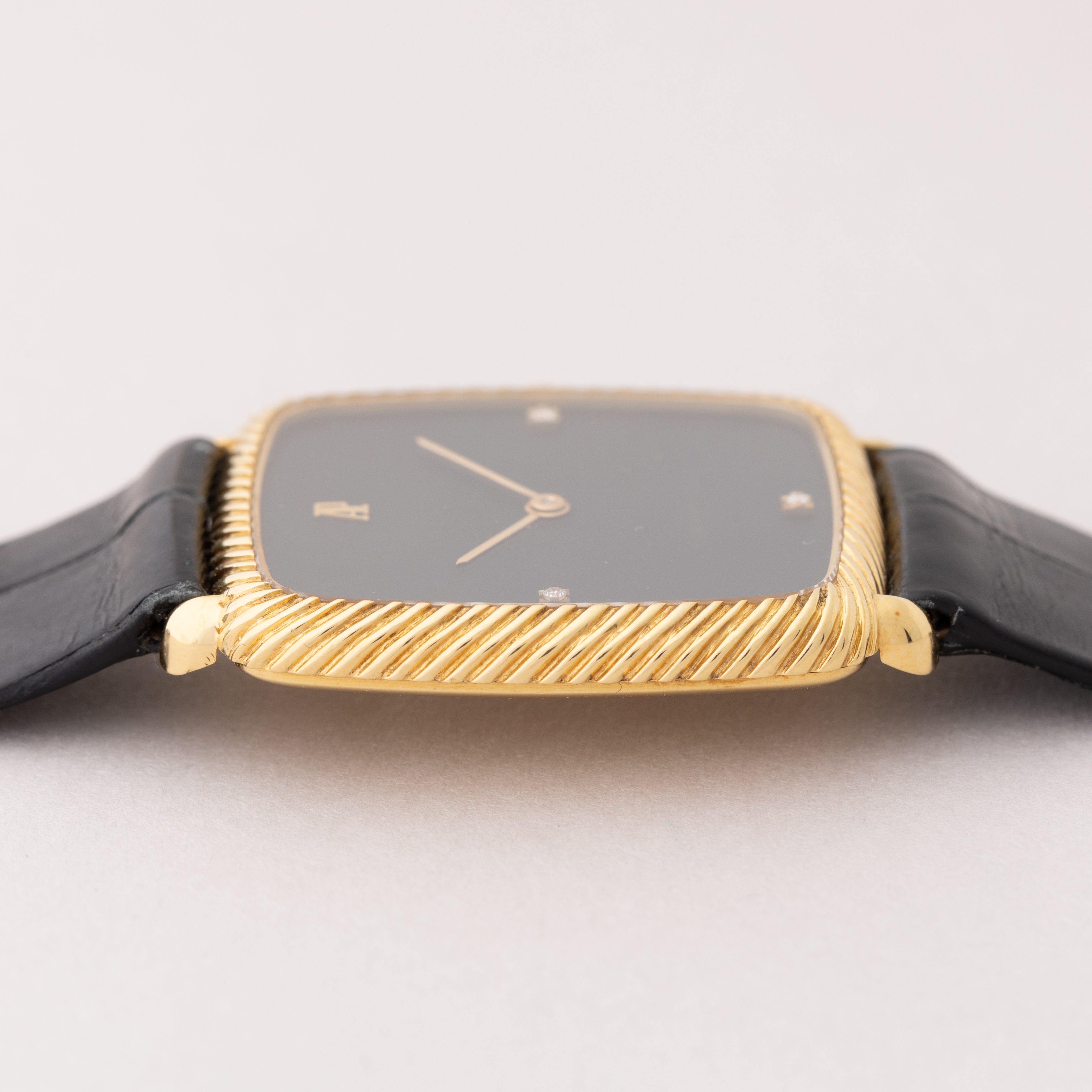 オーデマ・ピゲ ウルトラスリム ブラックダイヤル ダイヤインデックス 1970年代製 18金無垢スクエアケース Cal.2090