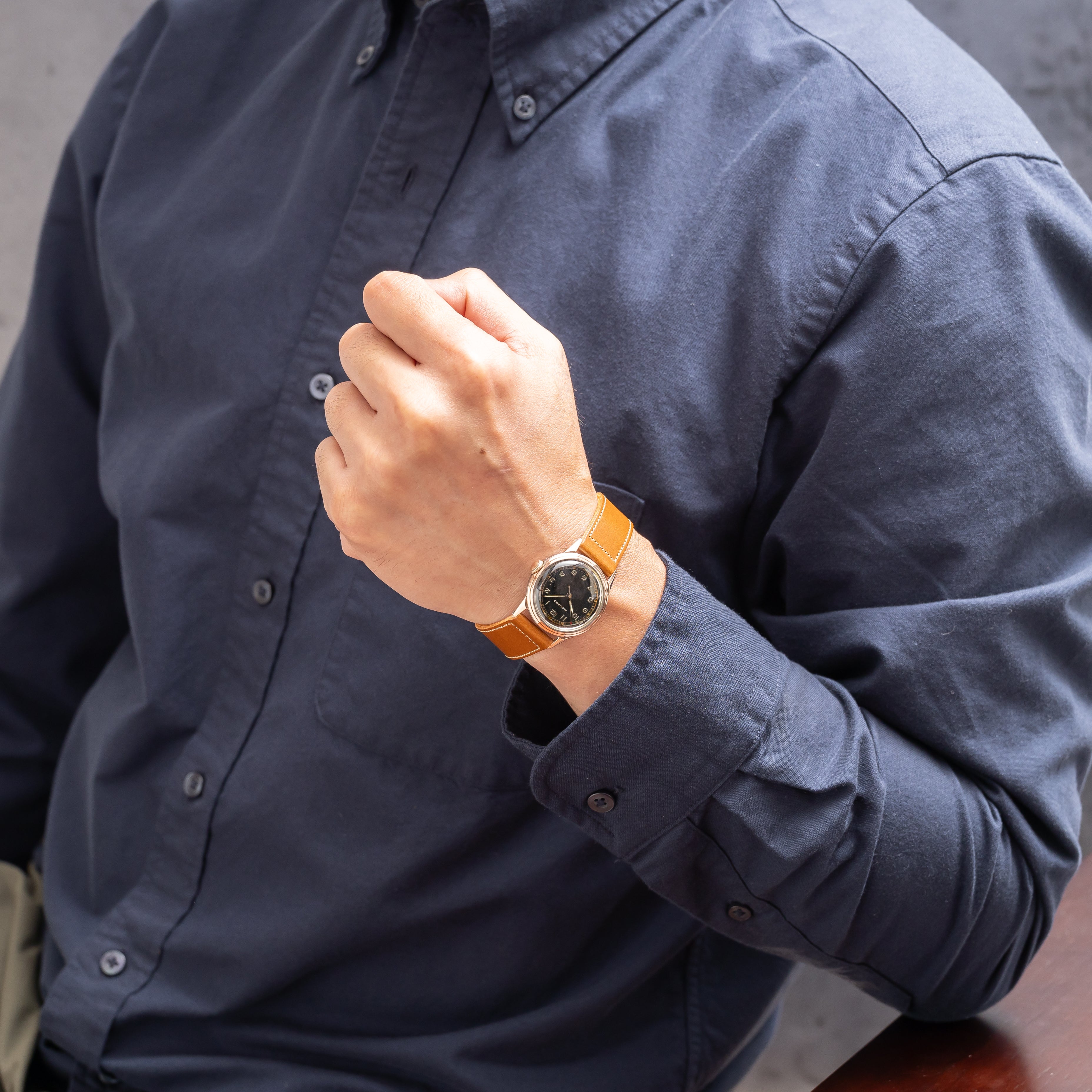 モバード PGコンビ ラウンド ブラックアラビアダイヤル 1940年代 防水ケース