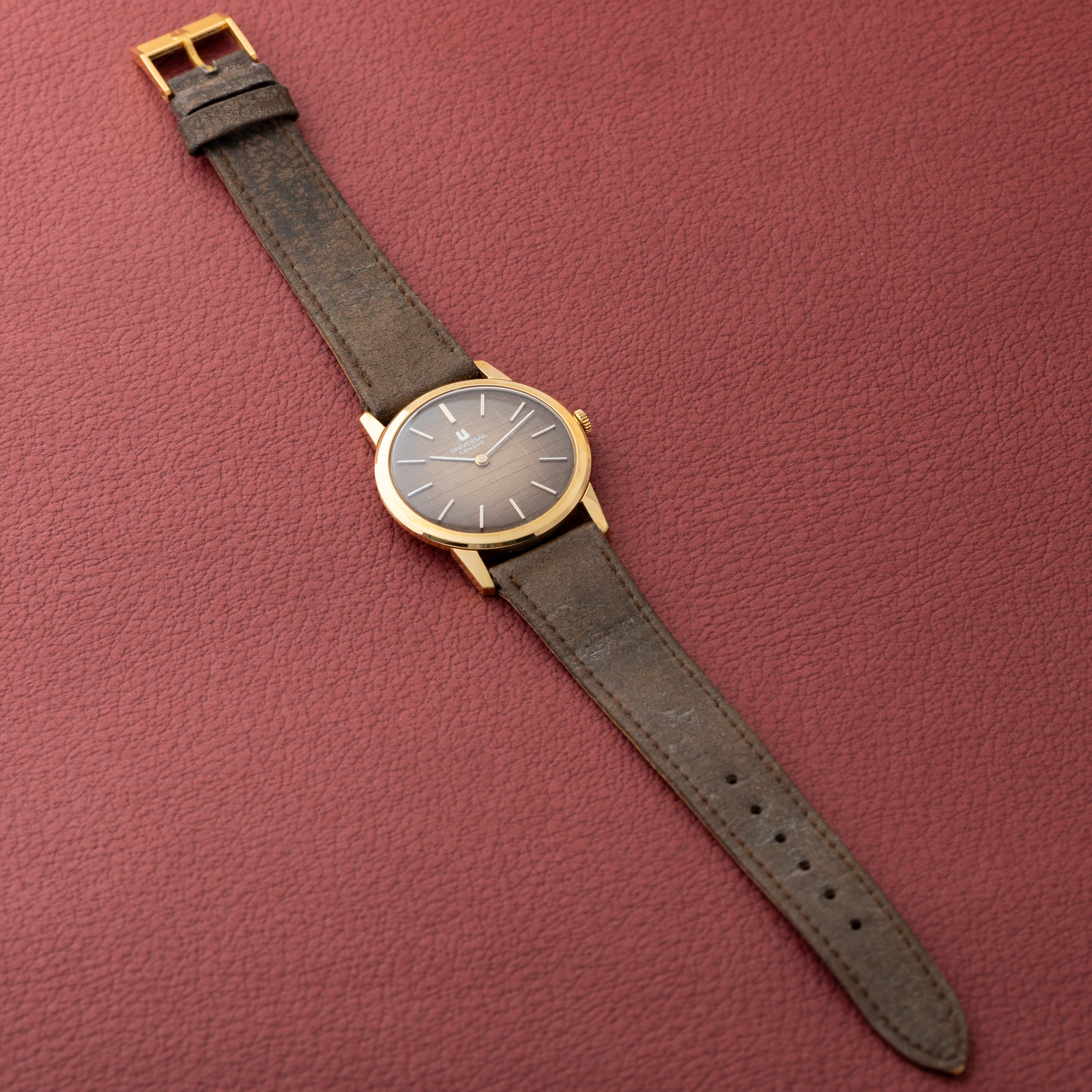 ユニバーサルジュネーブ ラウンド ブラウンダイヤル 1970年代 手巻き タグ付き 未使用品 純正革ベルト、純正尾錠付き