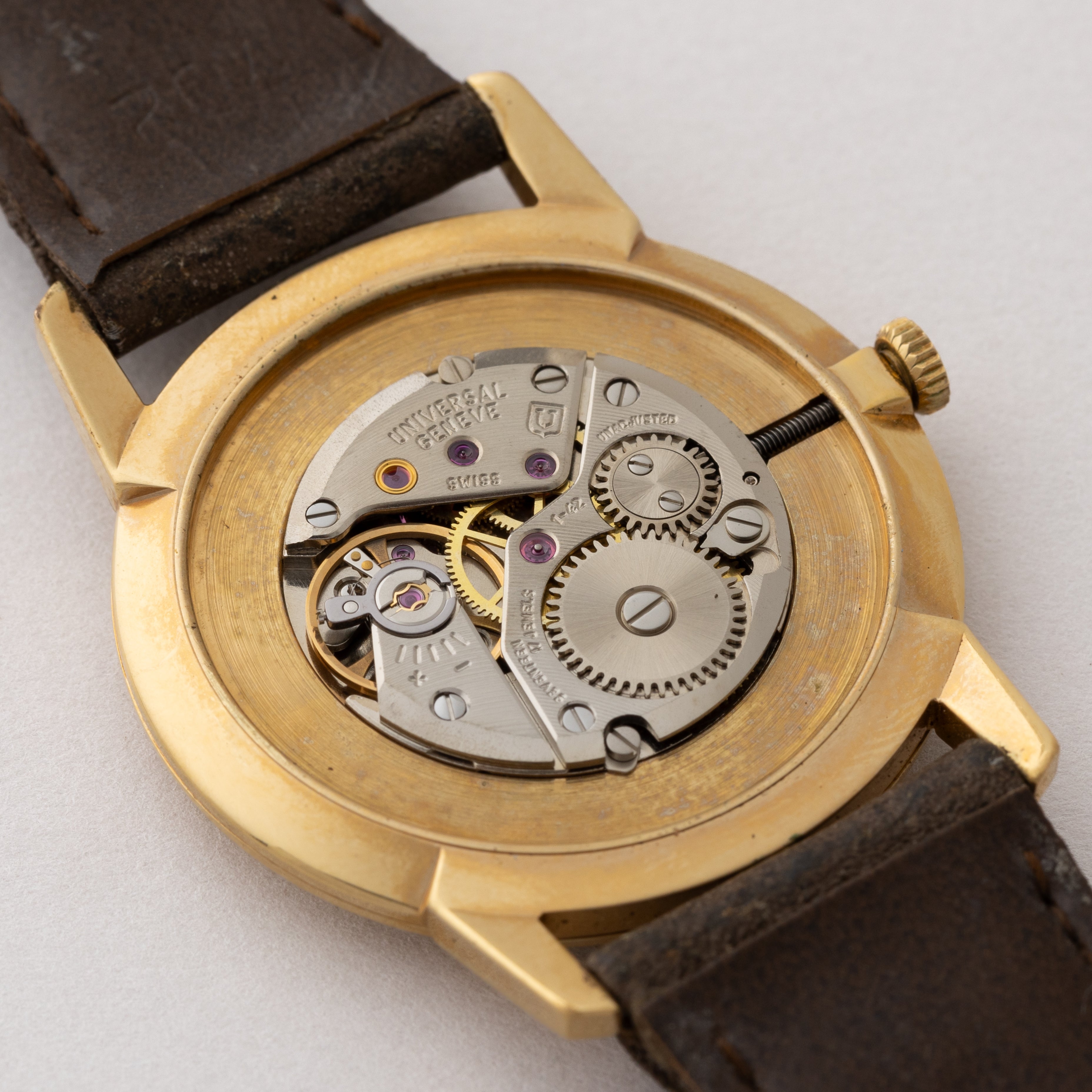 ユニバーサルジュネーブ ラウンド ブラウンダイヤル 1970年代 手巻き タグ付き 未使用品 純正革ベルト、純正尾錠付き