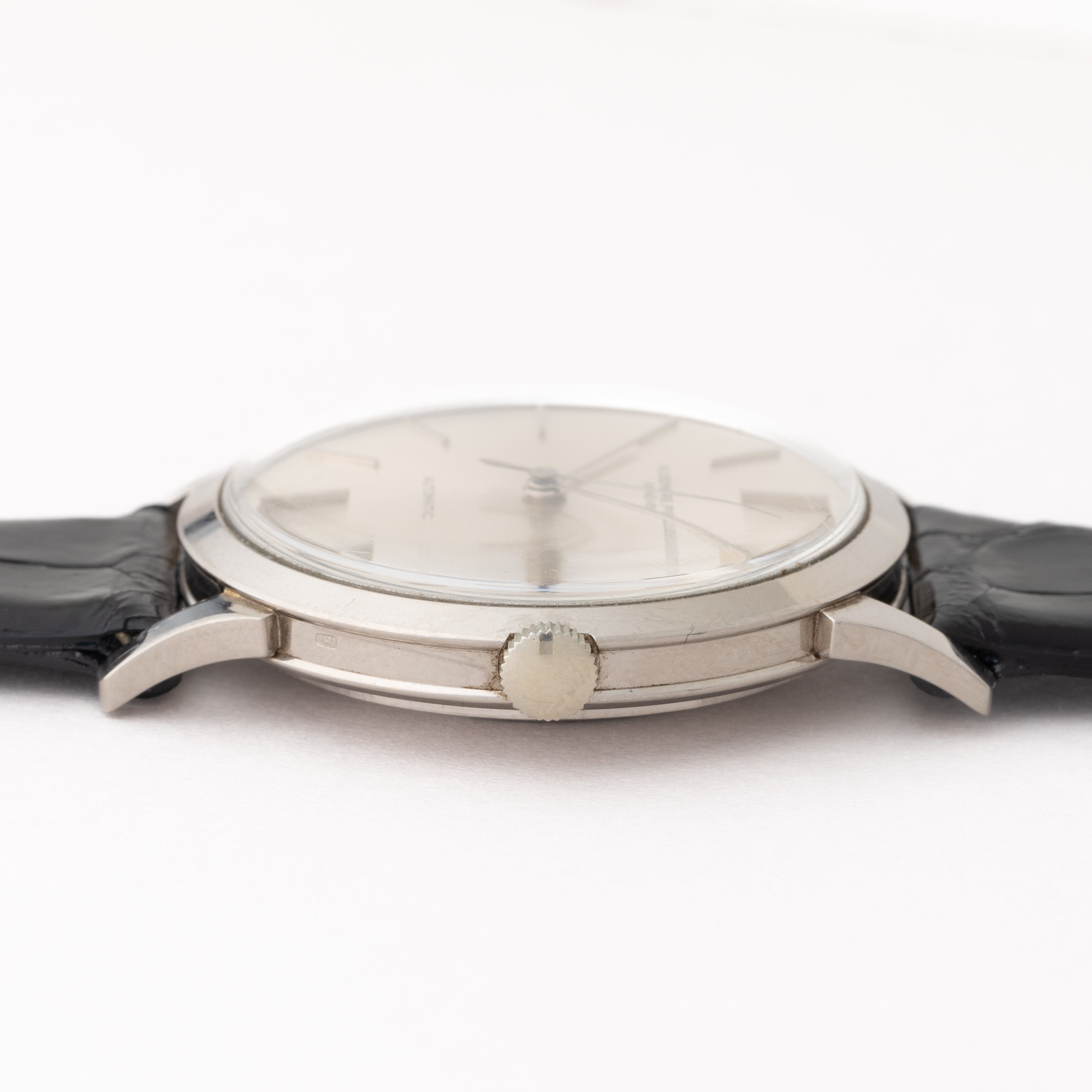 オーデマ・ピゲ ラウンドケース 1960年代製 18KWG 純正革ベルト付き