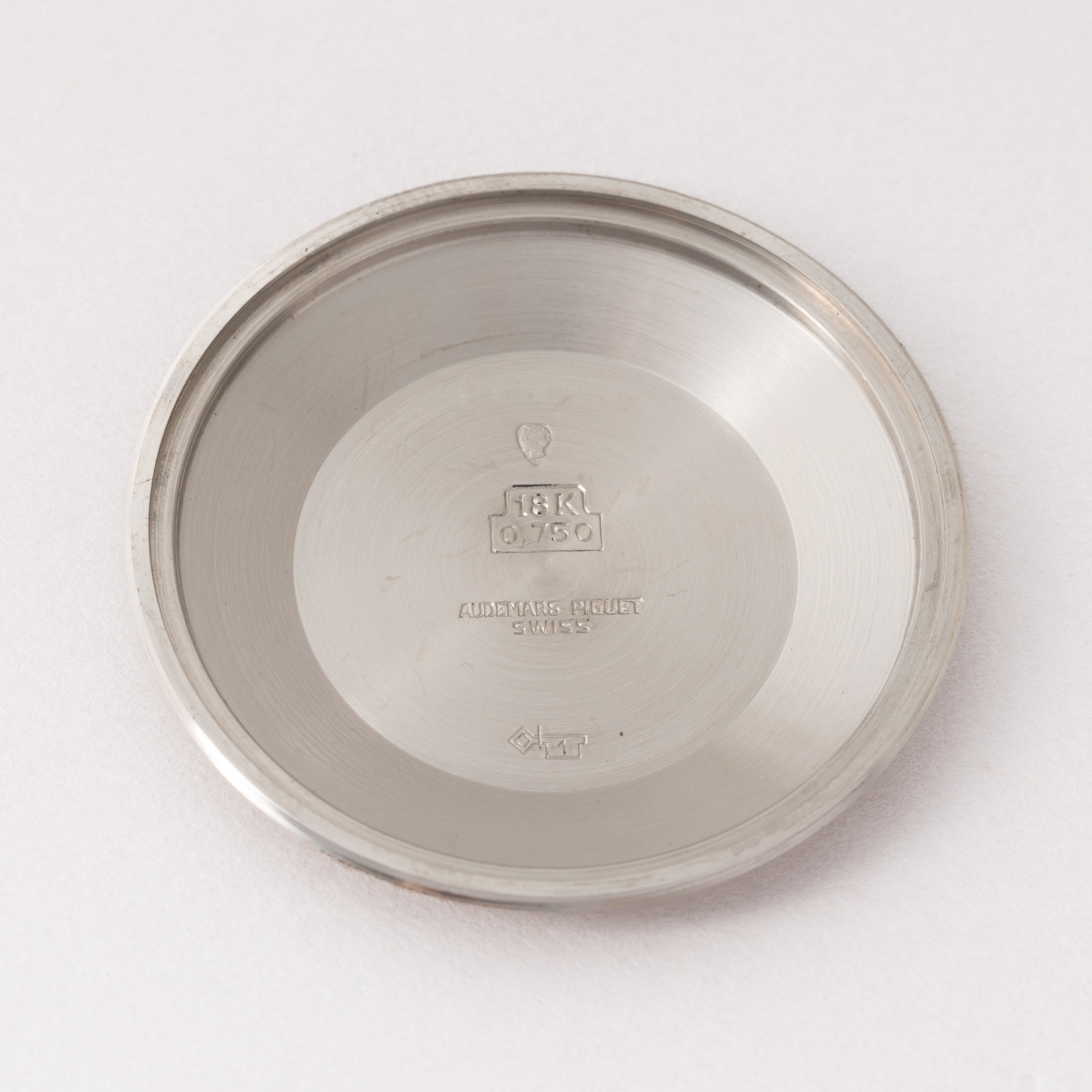 オーデマ・ピゲ ラウンドケース 1960年代製 18KWG 純正革ベルト付き