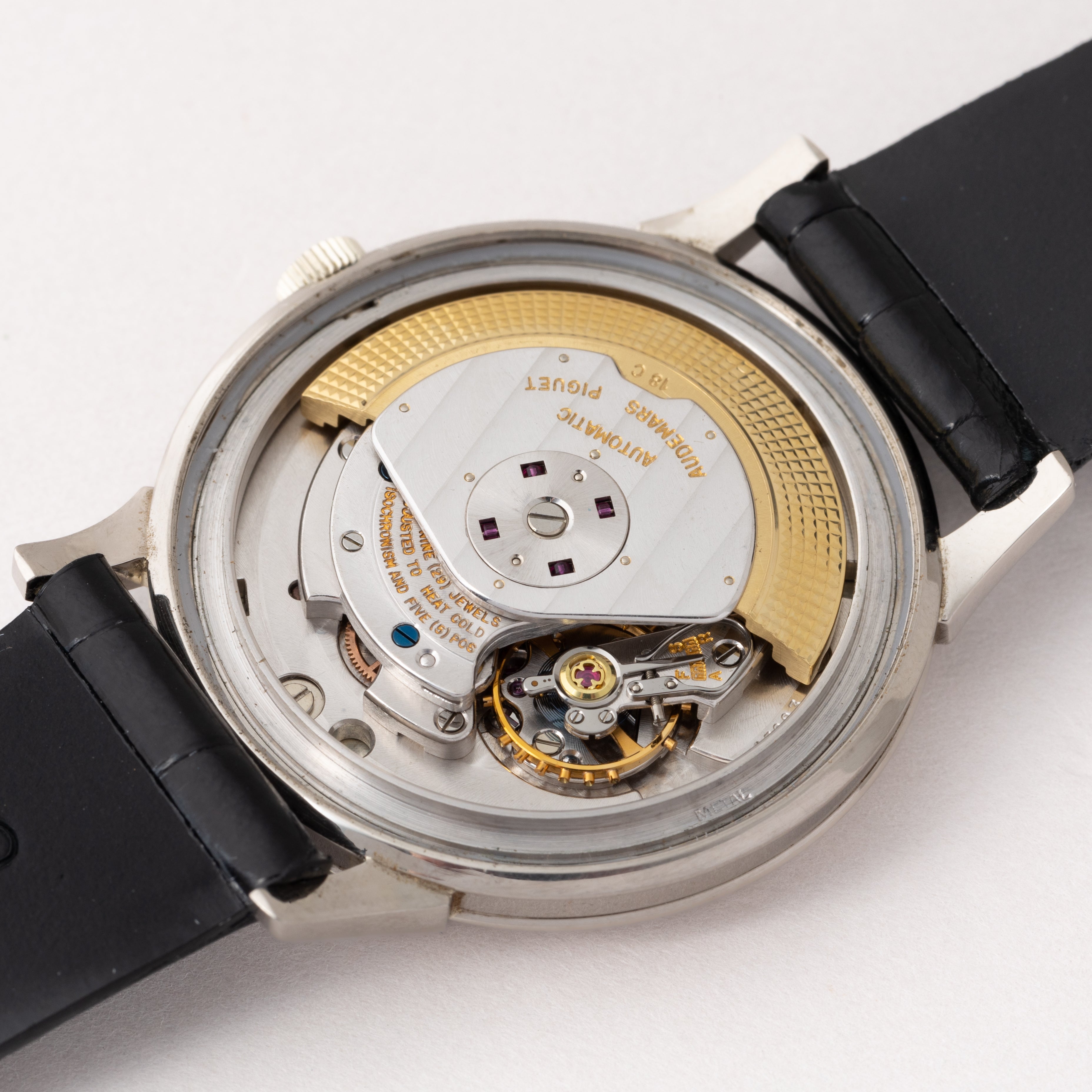 オーデマ・ピゲ ラウンドケース 1960年代製 18KWG 純正革ベルト付き