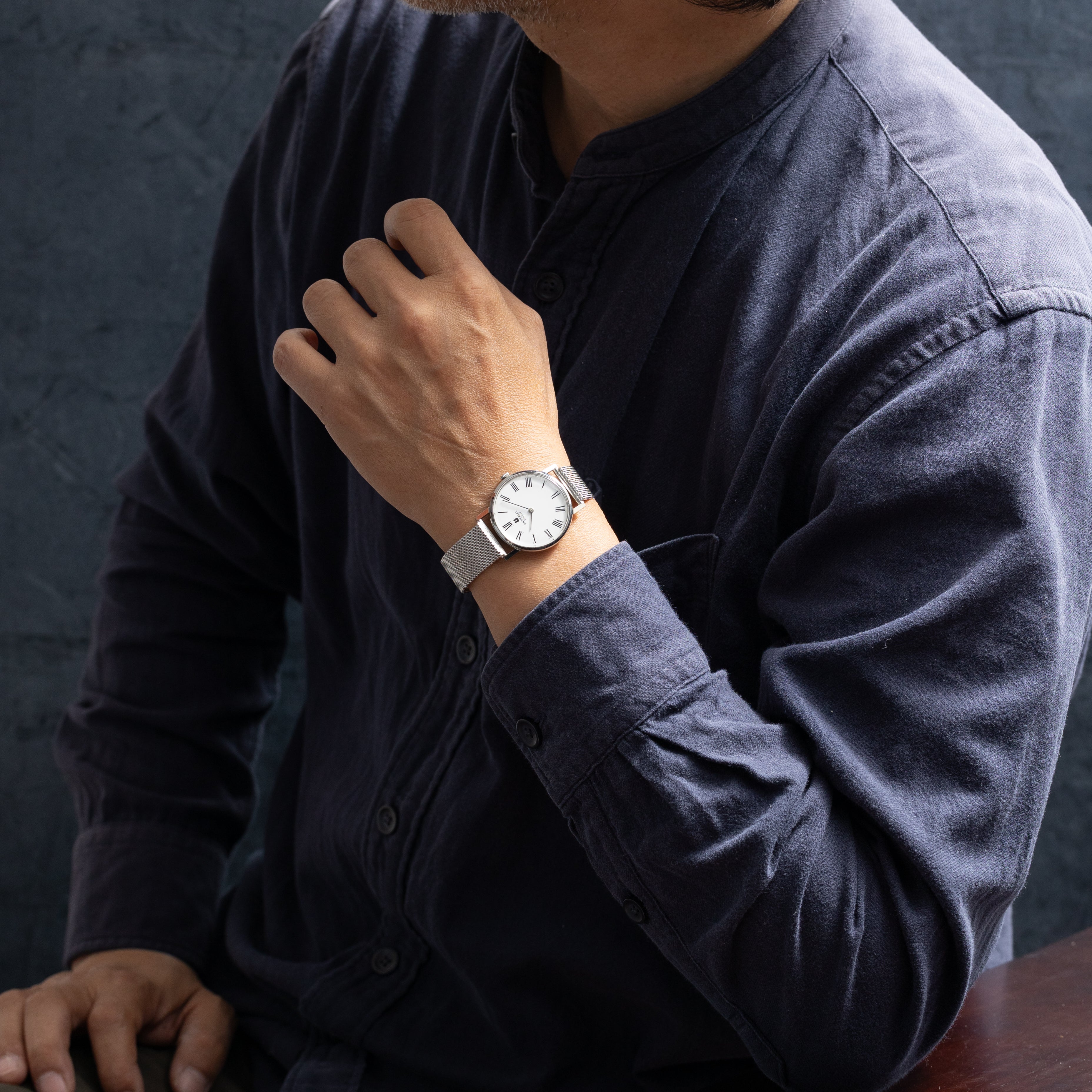 ユニバーサルジュネーブ ラウンドケース ホワイトローマン 手巻き 1970年代 箱、純正尾錠付き