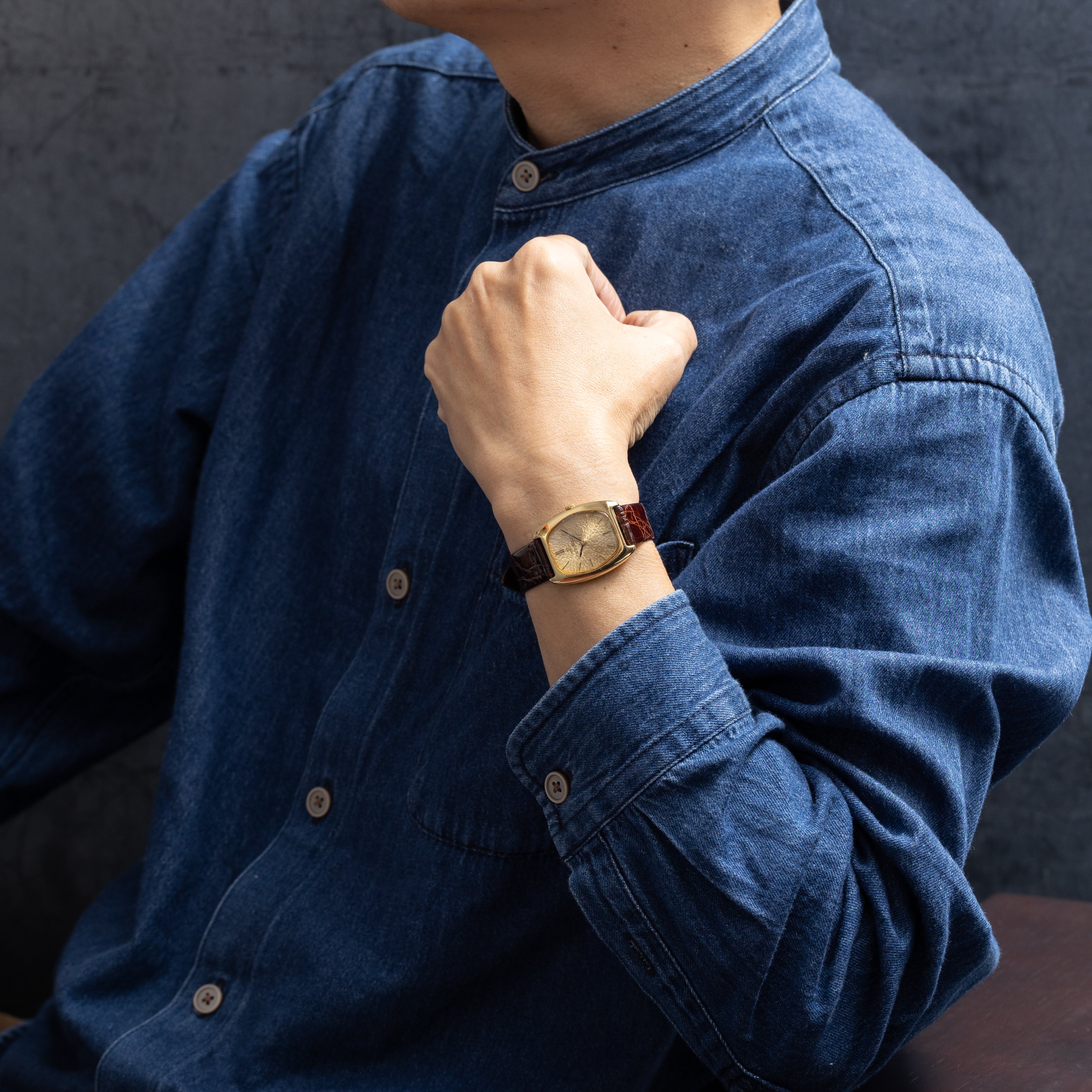 ジャガールクルト 18金無垢 エンボスダイヤル 1970年代 トノー型 手巻き