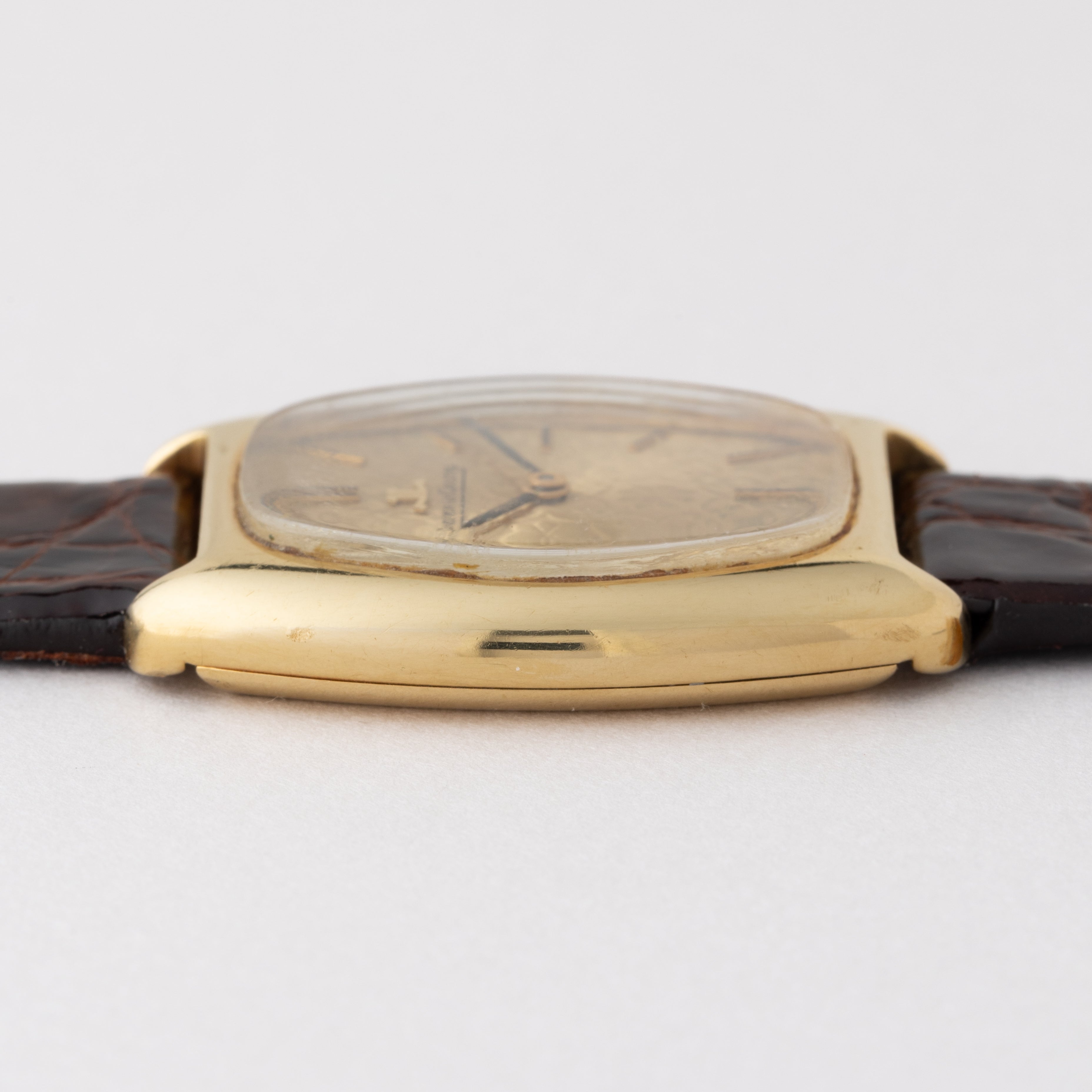 ジャガールクルト 18金無垢 エンボスダイヤル 1970年代 トノー型 手巻き