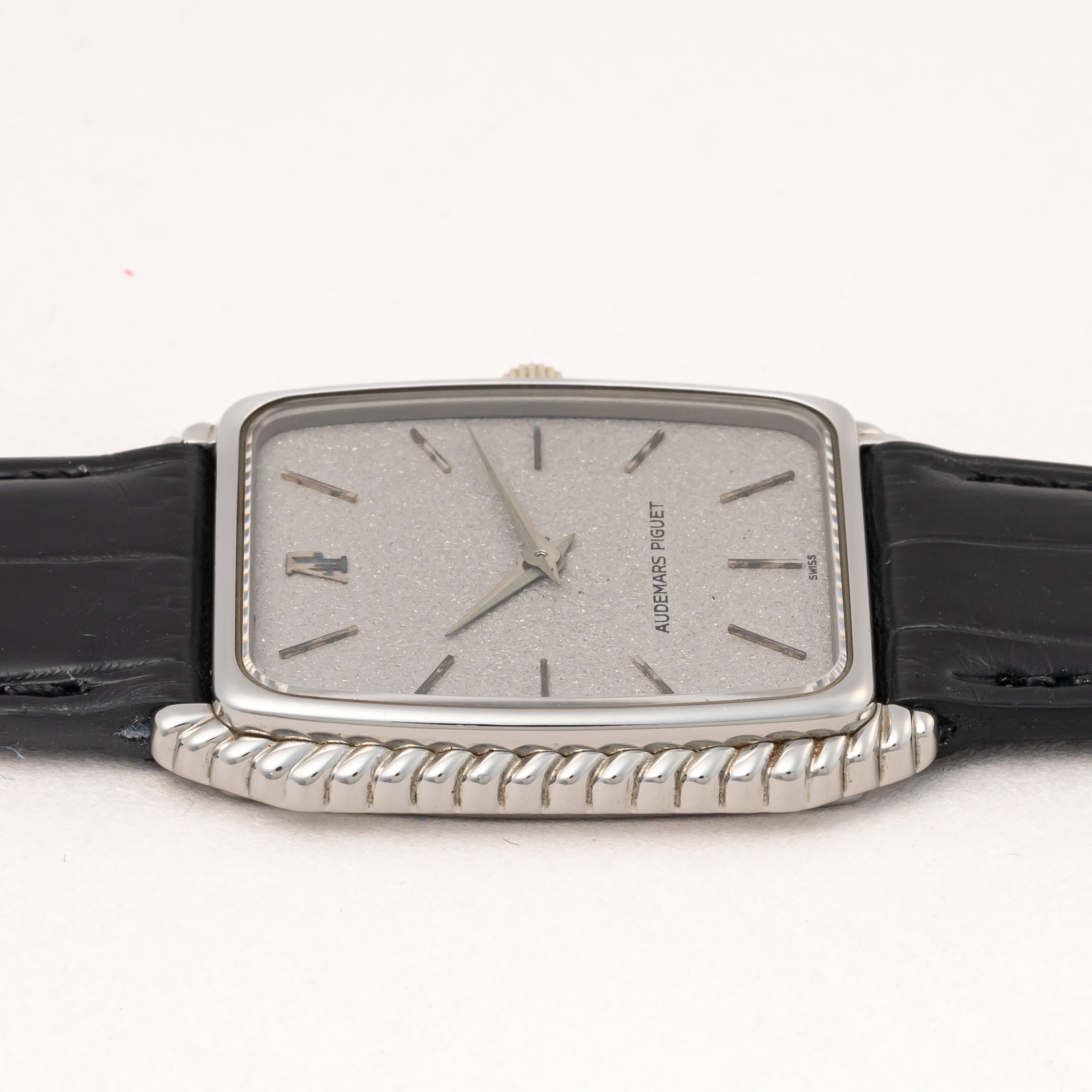 オーデマ・ピゲ トノー ウルトラシン 1978年製 純正レザーケース付き