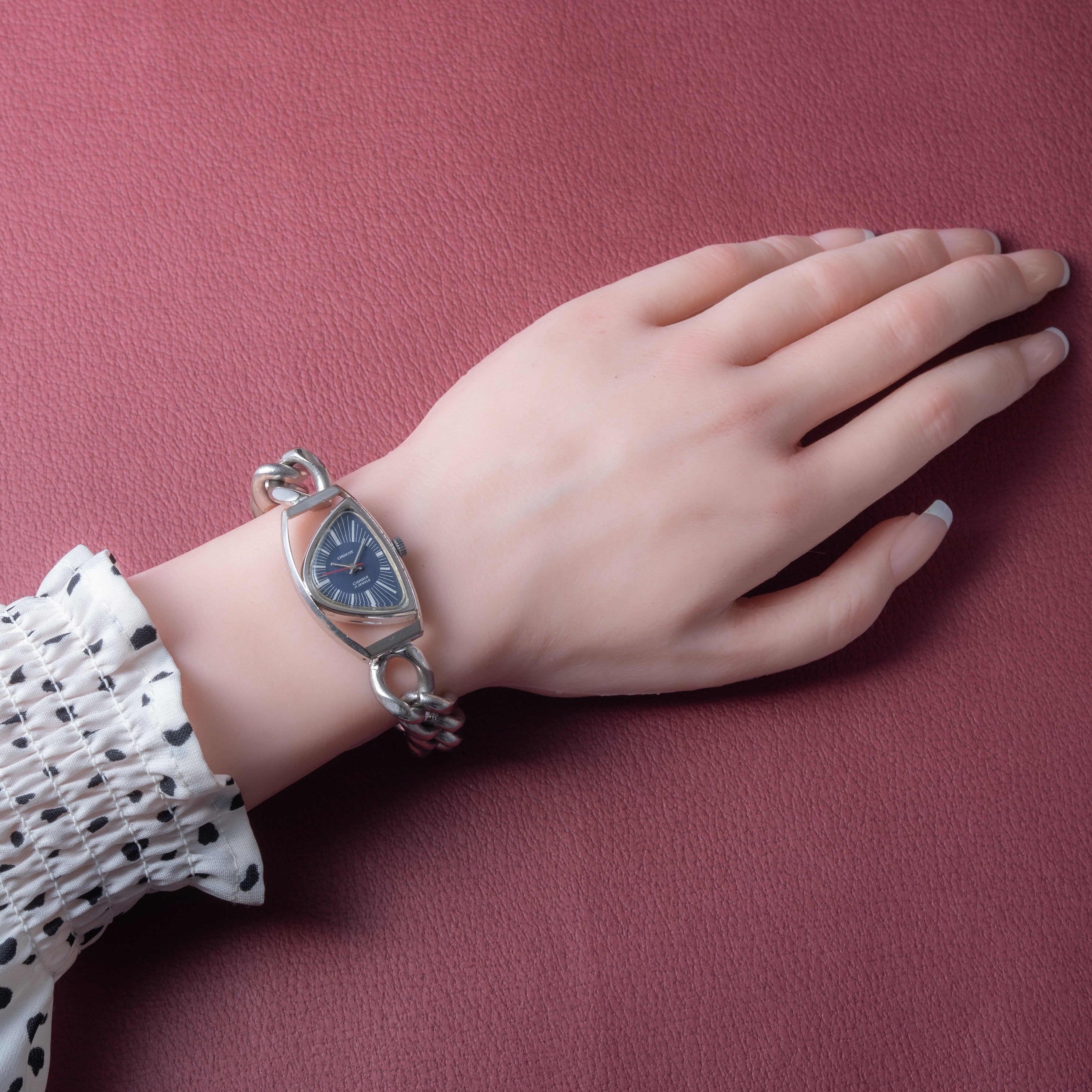 オリエント カリーナ ボーイズサイズ 三角時計 ベンチュラタイプ 手巻き 1960年代製