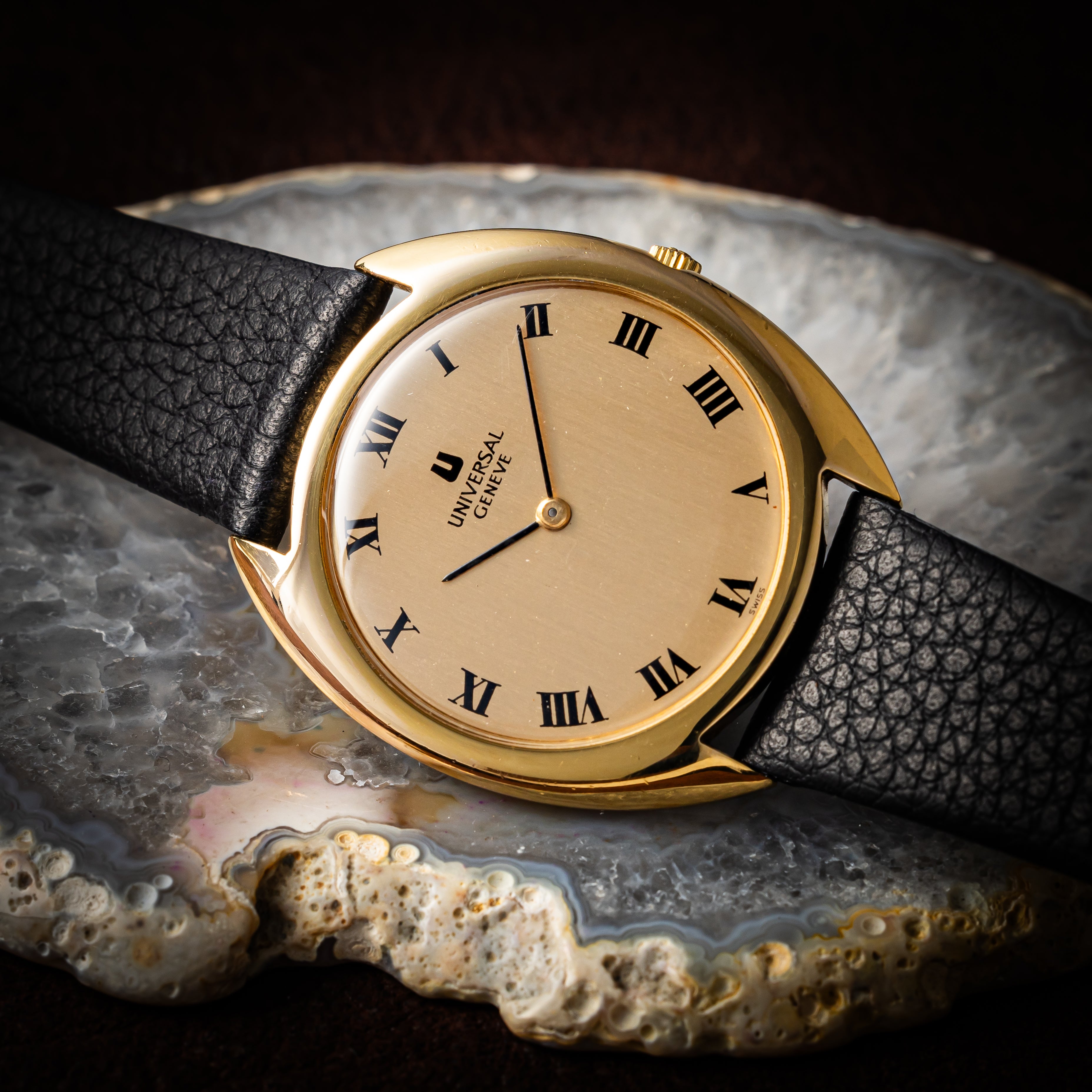 ユニバーサルジュネーブ 薄型手巻き 14金張り 1970年代 箱、タグ付き ローマンダイヤル