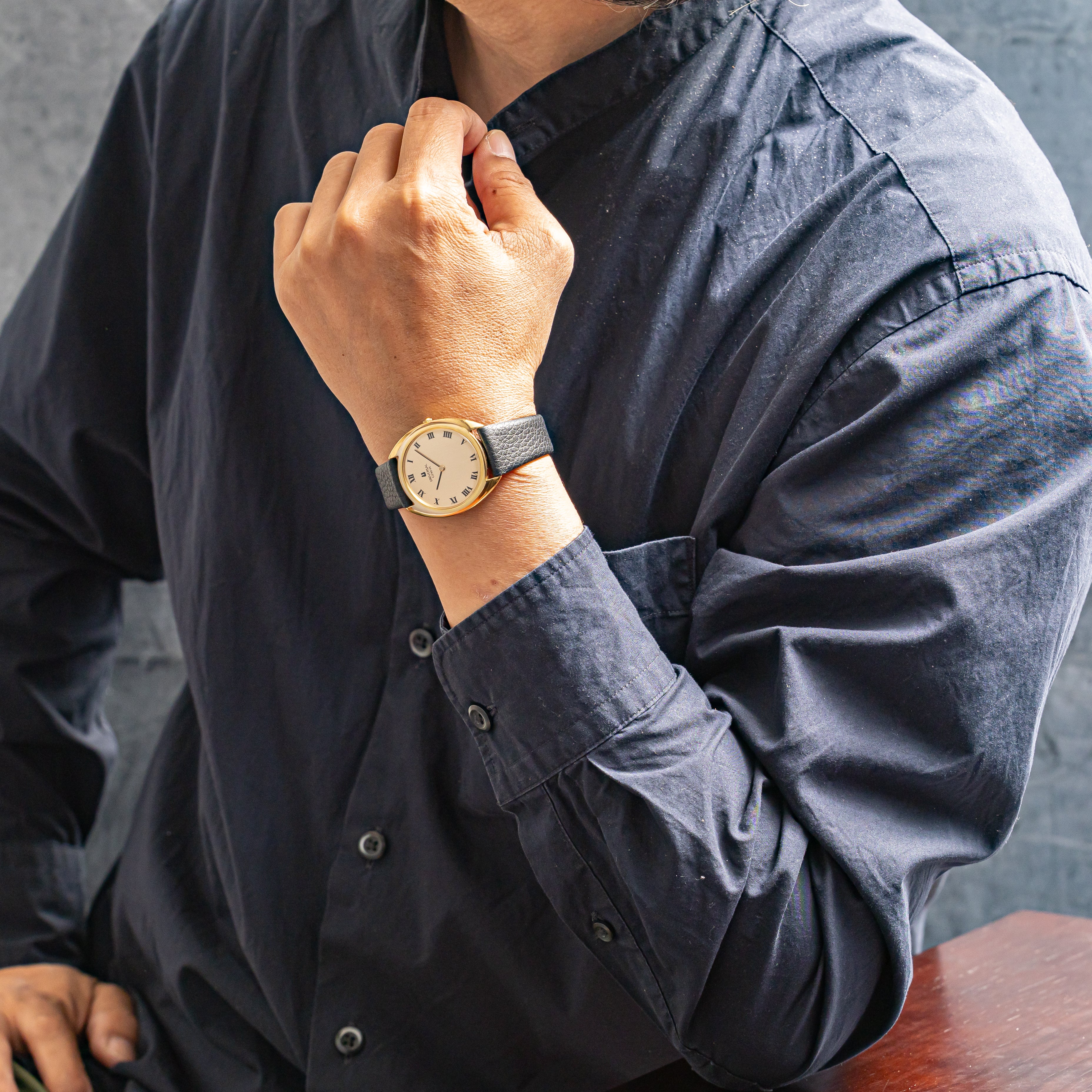 ユニバーサルジュネーブ 薄型手巻き 14金張り 1970年代 箱、タグ付き ローマンダイヤル