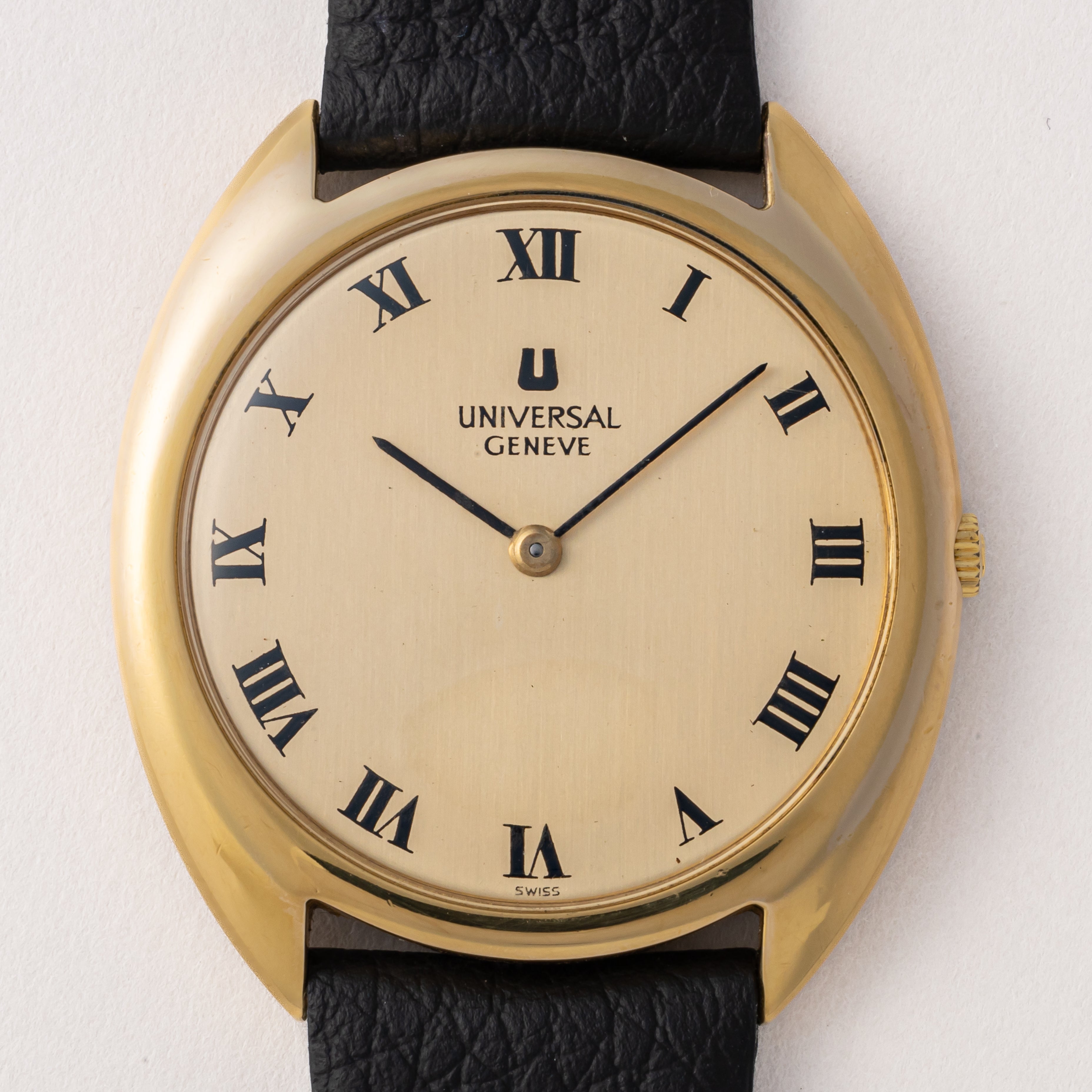 ユニバーサルジュネーブ 薄型手巻き 14金張り 1970年代 箱、タグ付き ローマンダイヤル