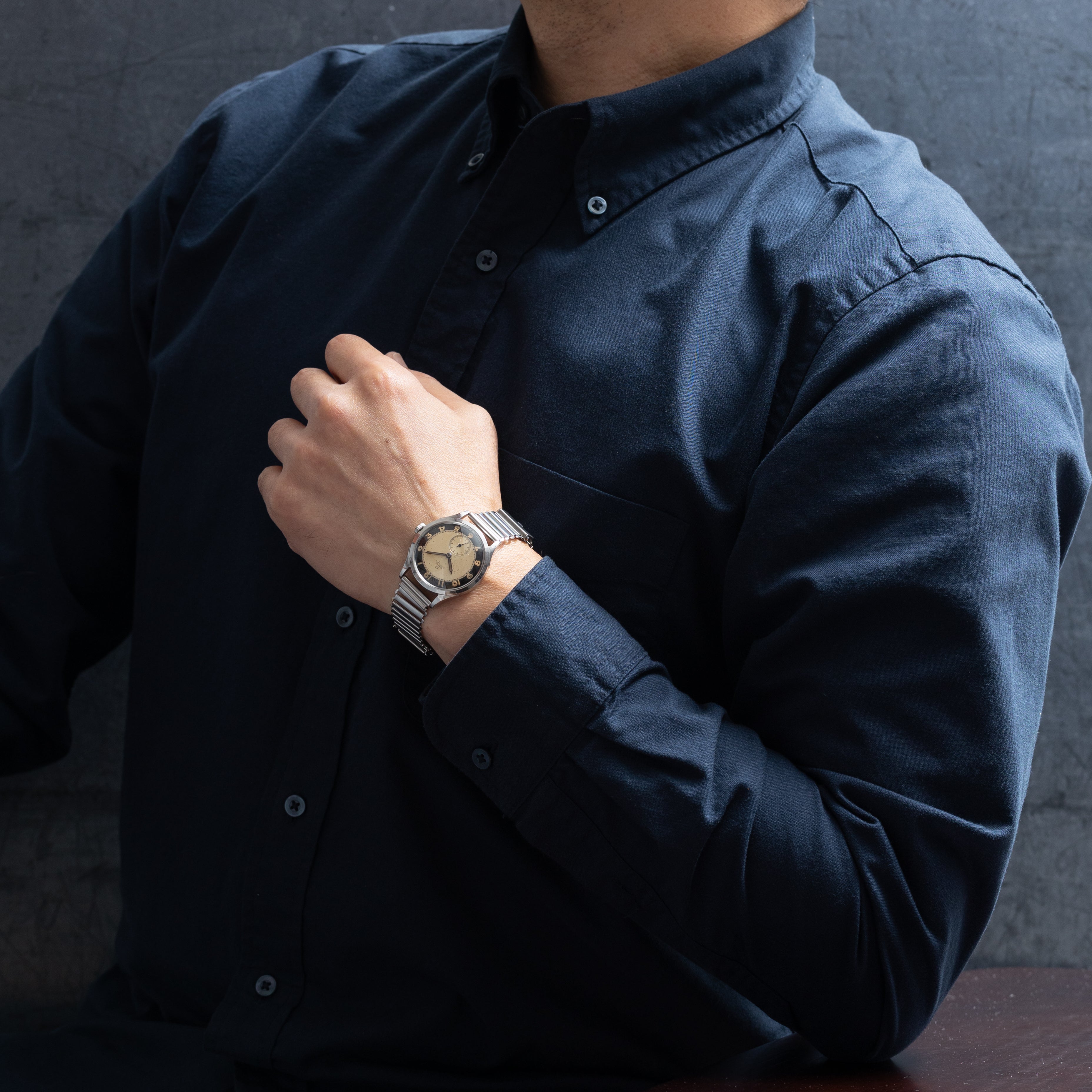 オメガ バンパー式オメガ初オートマチック 1943年製 ツートンアラビアダイヤル