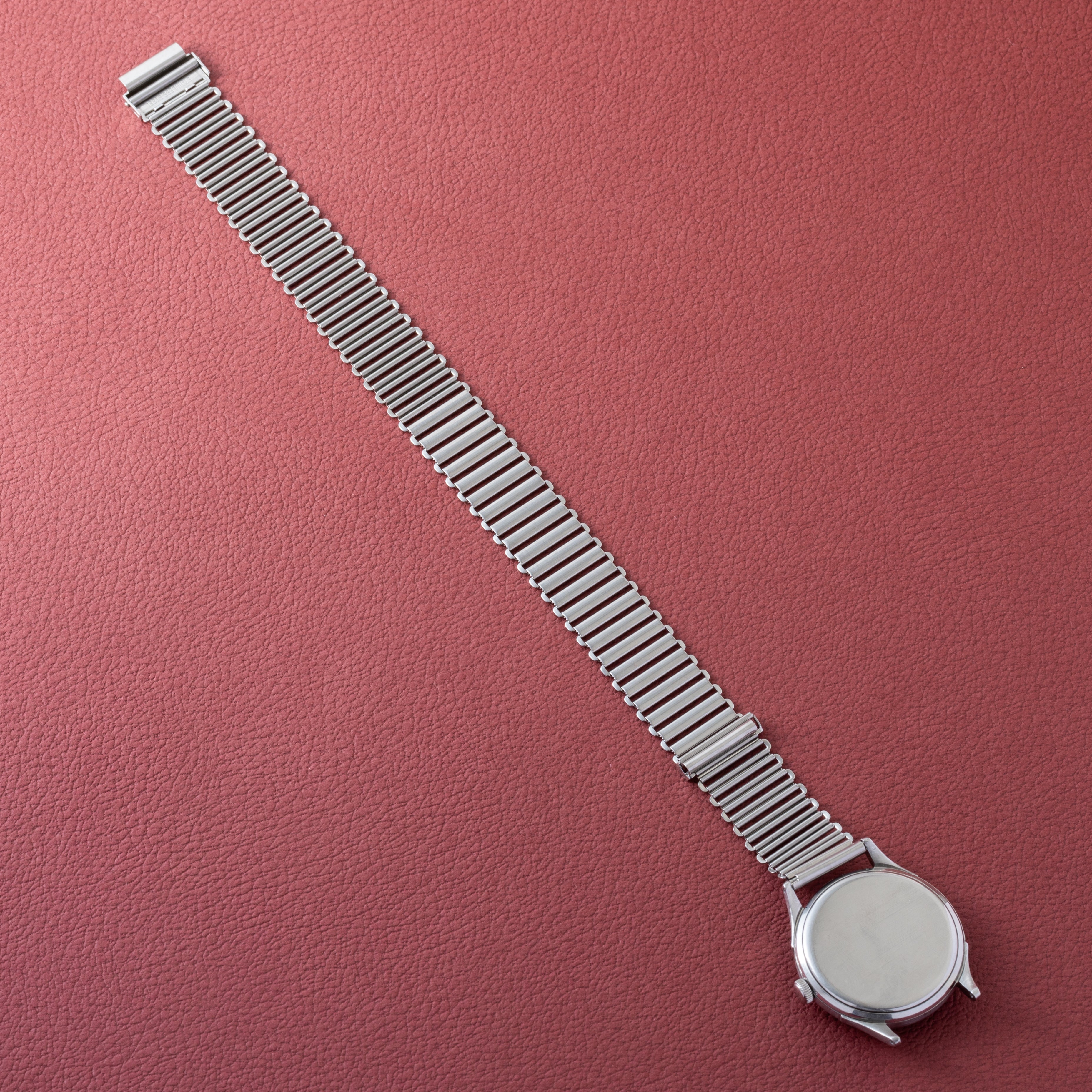 オメガ バンパー式オメガ初オートマチック 1943年製 ツートンアラビアダイヤル