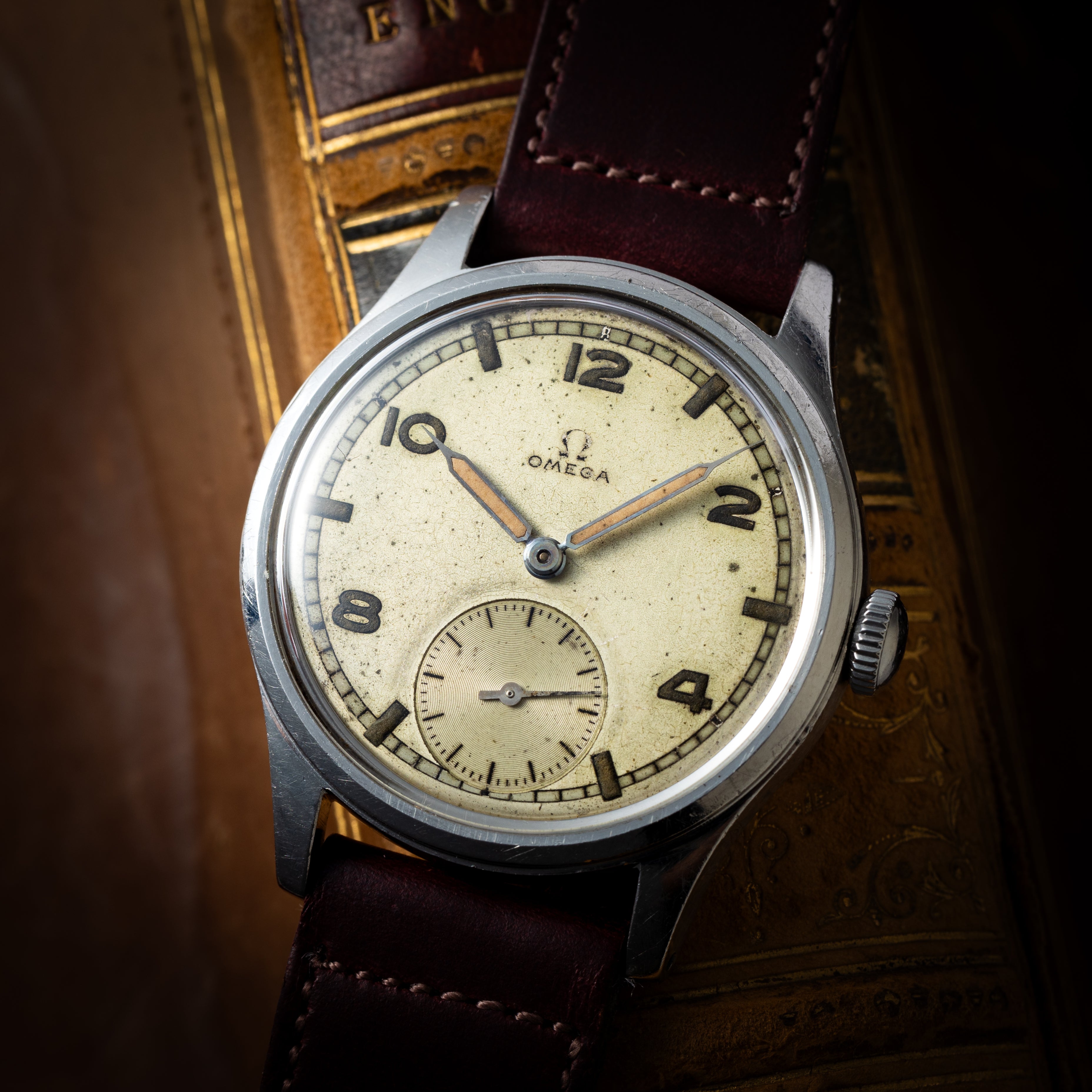 オメガ 30mmキャリバー 1944~1946年製 手巻き スモールセコンド Cal.30T2 飛びアラビアダイヤル スクリューバック