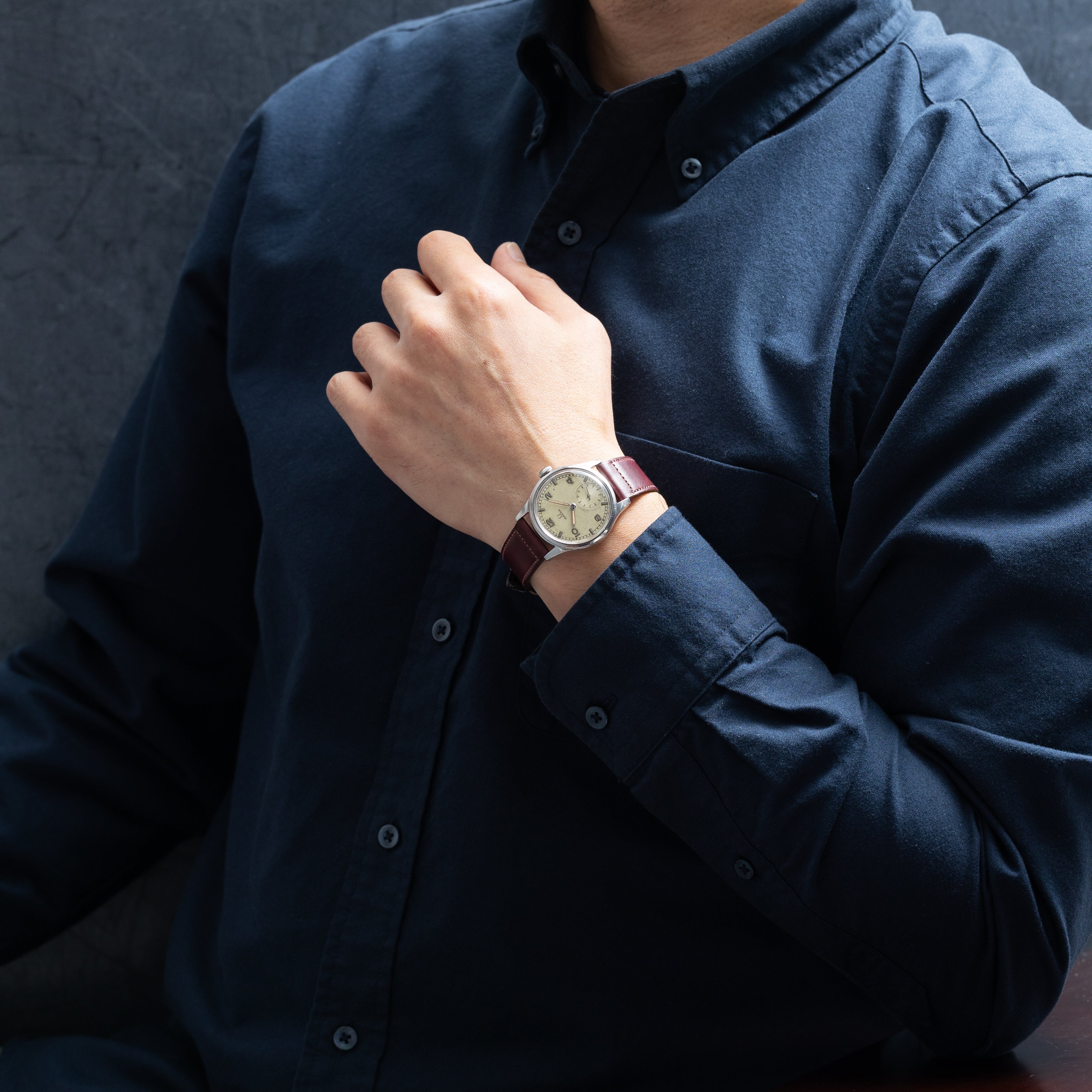 オメガ 30mmキャリバー 1944~1946年製 手巻き スモールセコンド Cal.30T2 飛びアラビアダイヤル スクリューバック