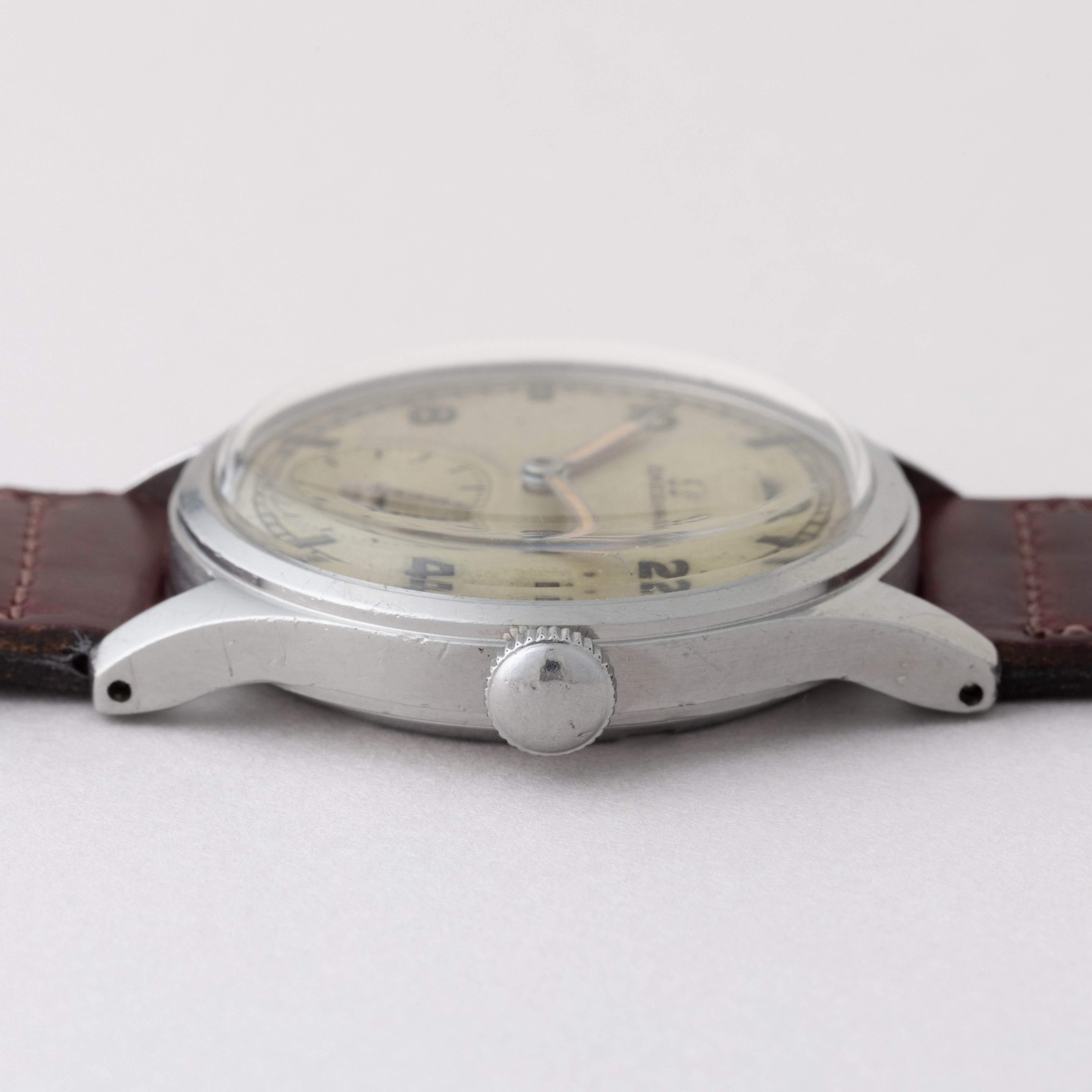 オメガ 30mmキャリバー 1944~1946年製 手巻き スモールセコンド Cal.30T2 飛びアラビアダイヤル スクリューバック