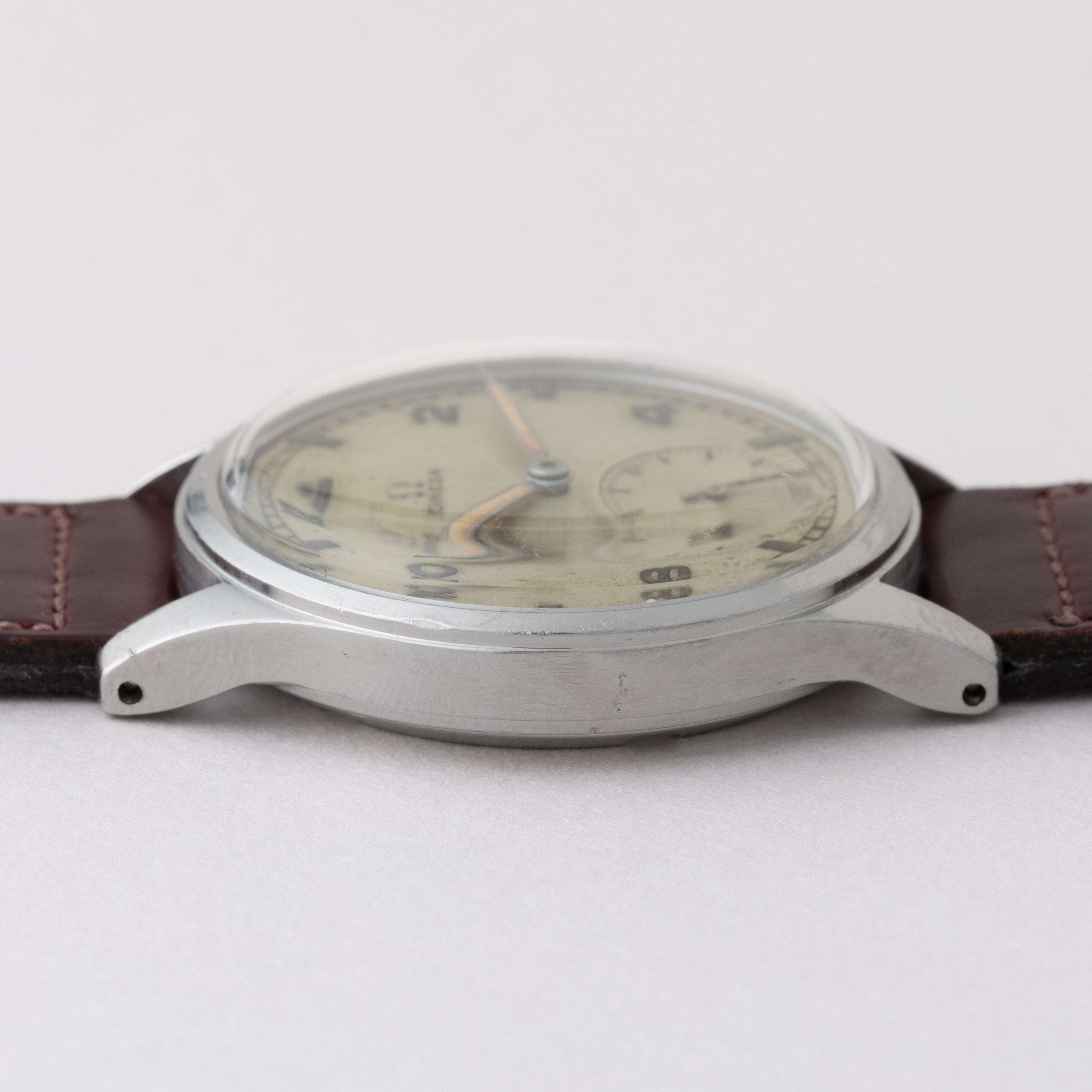 オメガ 30mmキャリバー 1944~1946年製 手巻き スモールセコンド Cal.30T2 飛びアラビアダイヤル スクリューバック