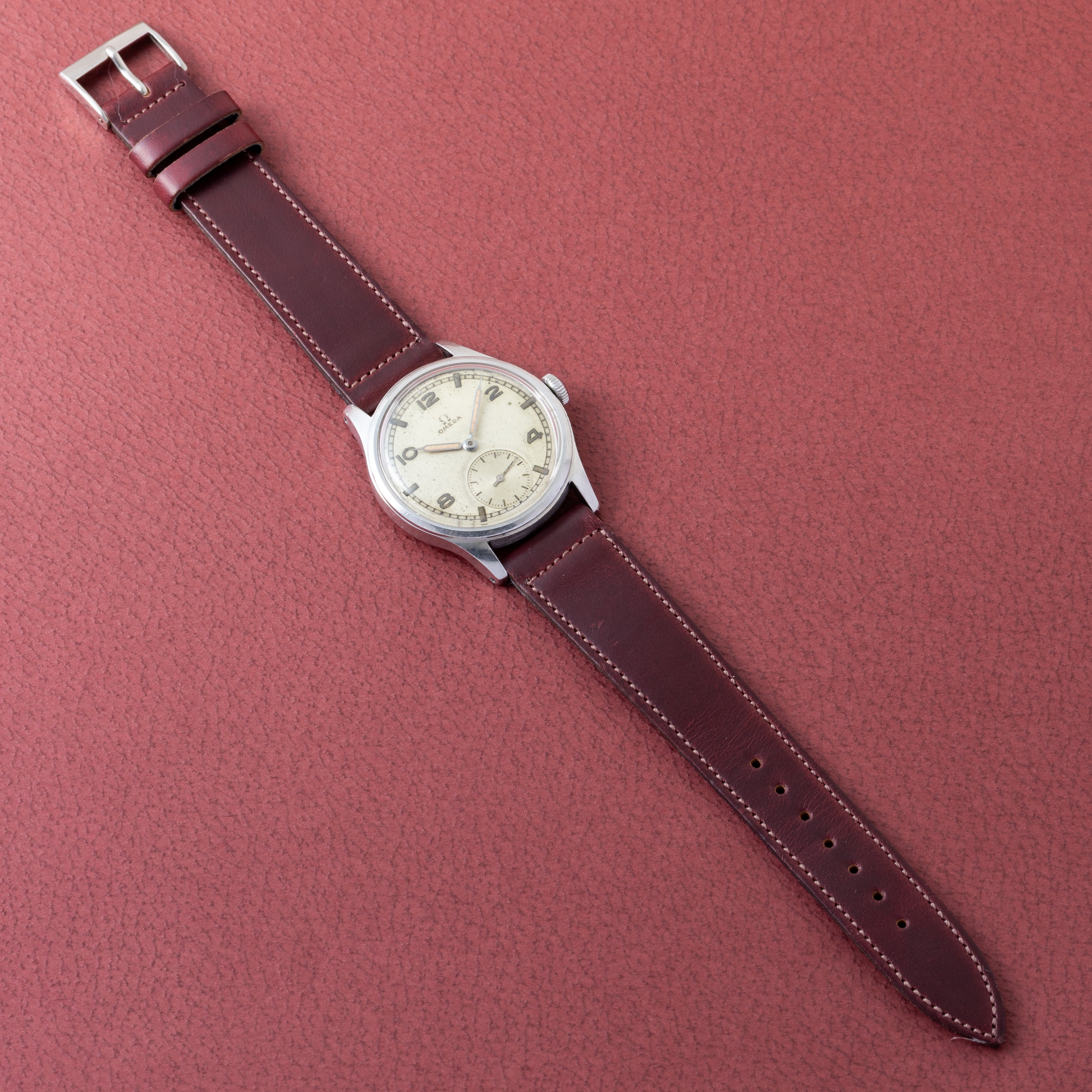 オメガ 30mmキャリバー 1944~1946年製 手巻き スモールセコンド Cal.30T2 飛びアラビアダイヤル スクリューバック