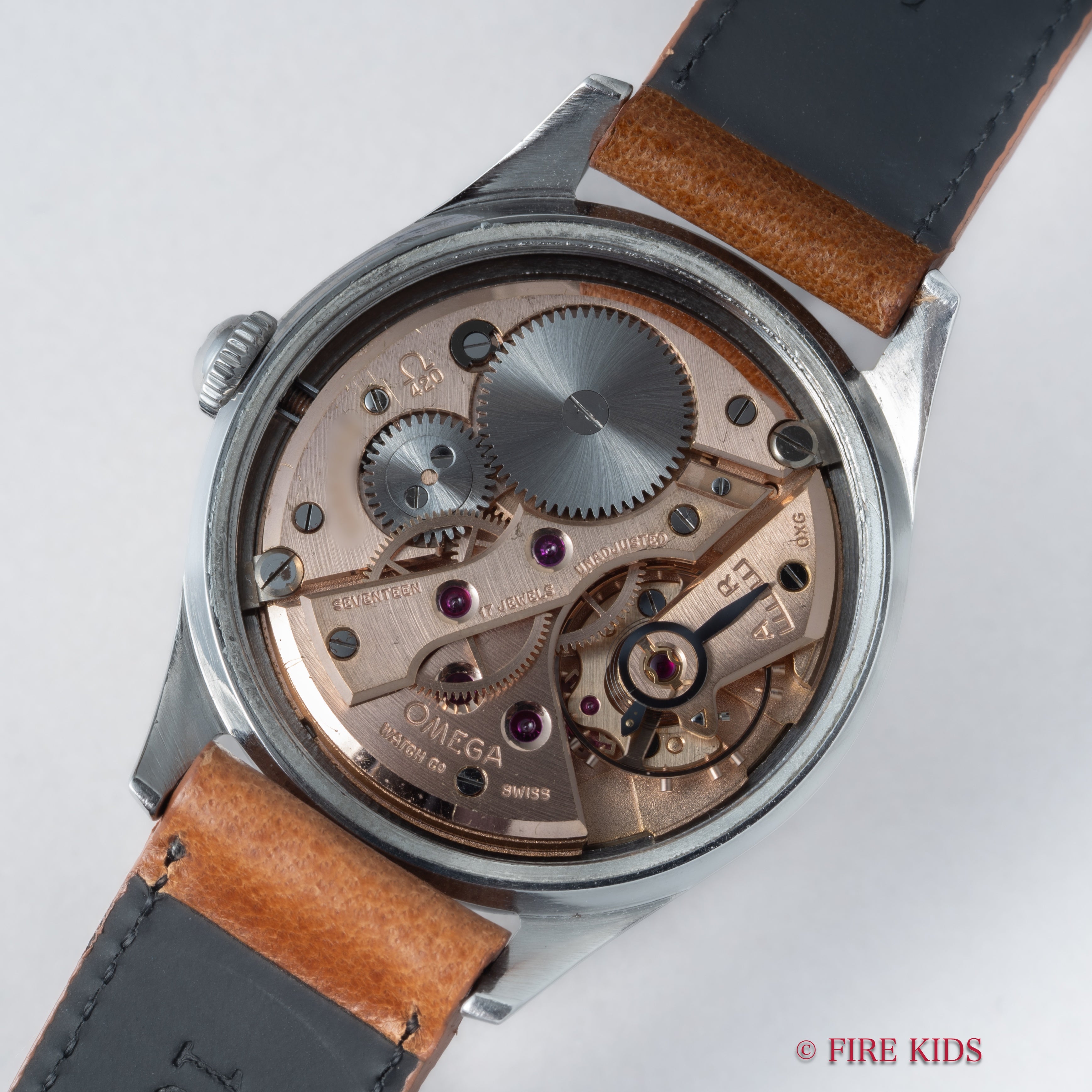 オメガ ラウンドケース ツイストラグ 手巻き 1950年製(昭和25年製) Ref.2667-1 Cal.420