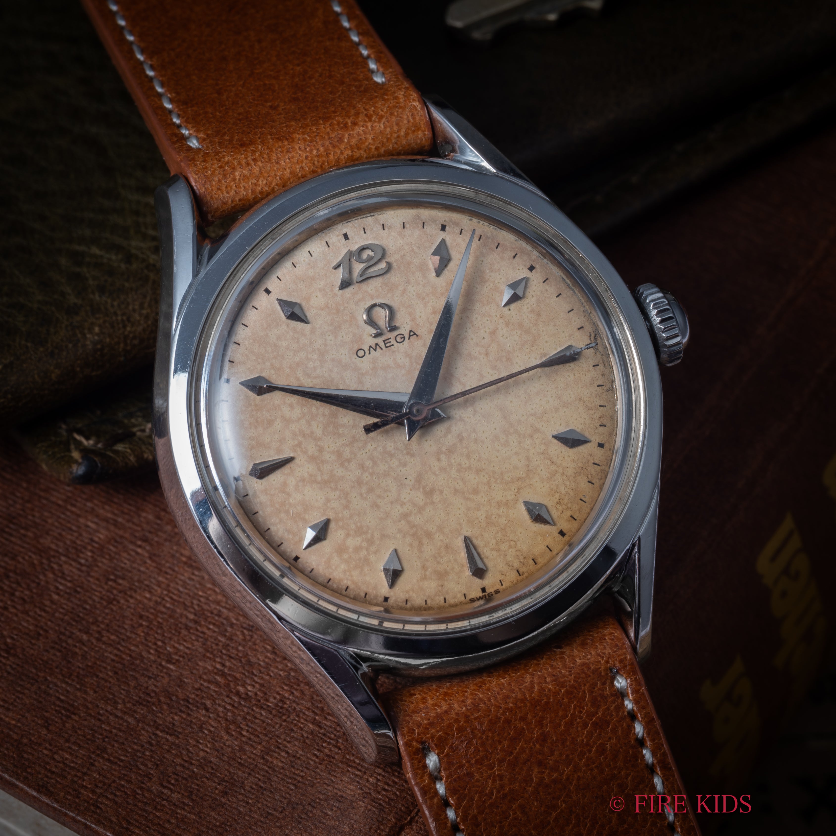 オメガ ラウンドケース ツイストラグ 手巻き 1950年製(昭和25年製) Ref.2667-1 Cal.420