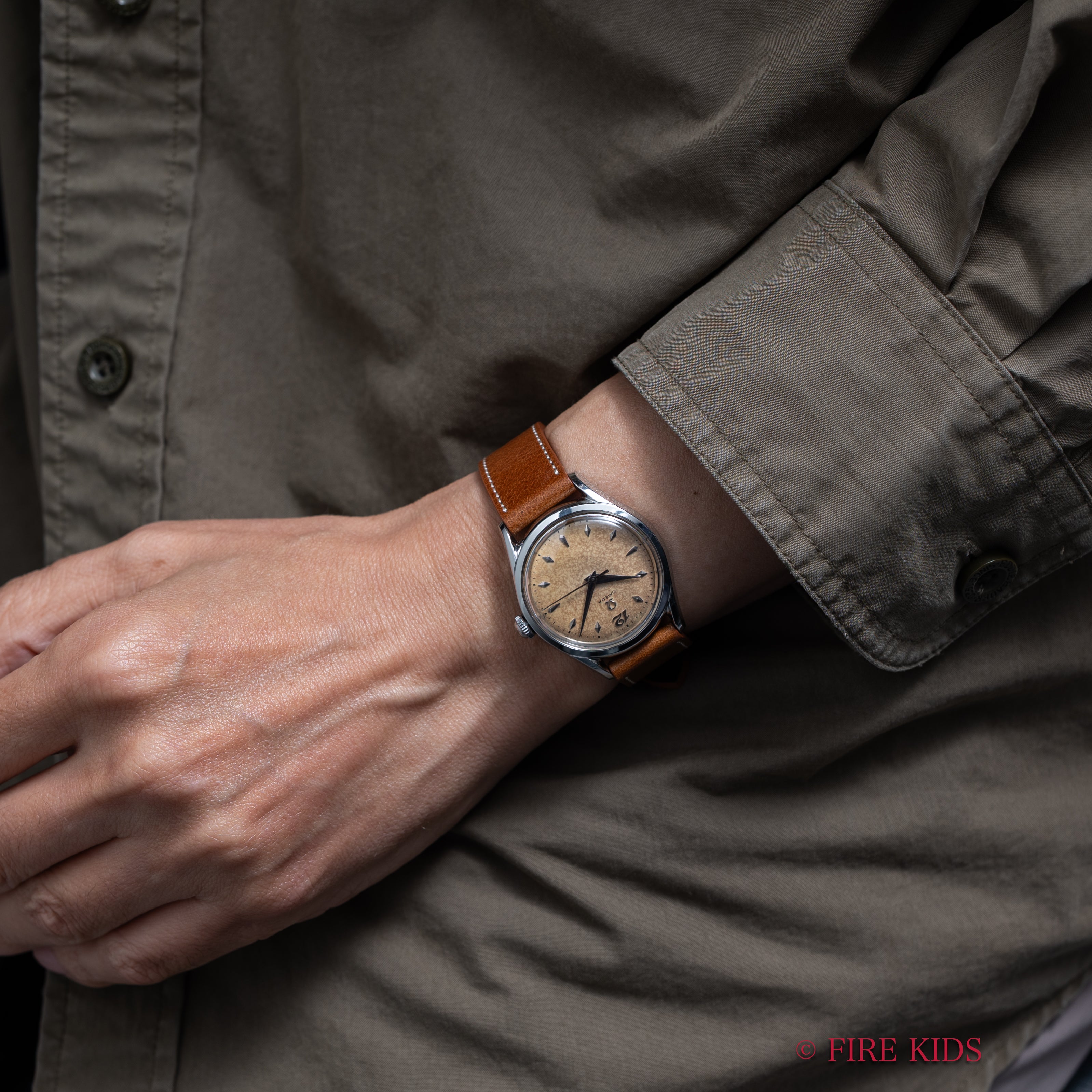 オメガ ラウンドケース ツイストラグ 手巻き 1950年製(昭和25年製) Ref.2667-1 Cal.420