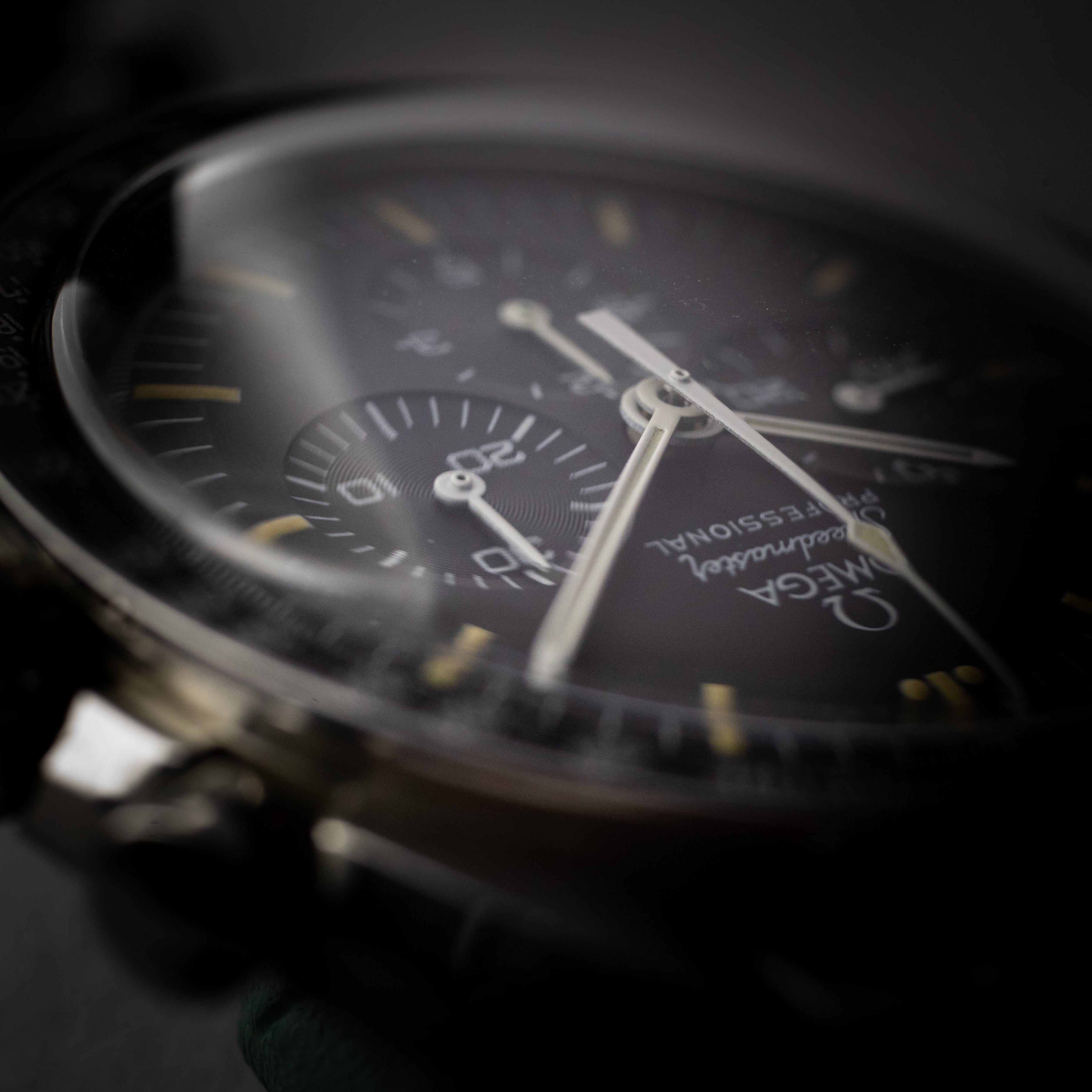 オメガ 1988年製 スピードマスタープロフェッショナル5thモデル 下がりr希少3連ブレス