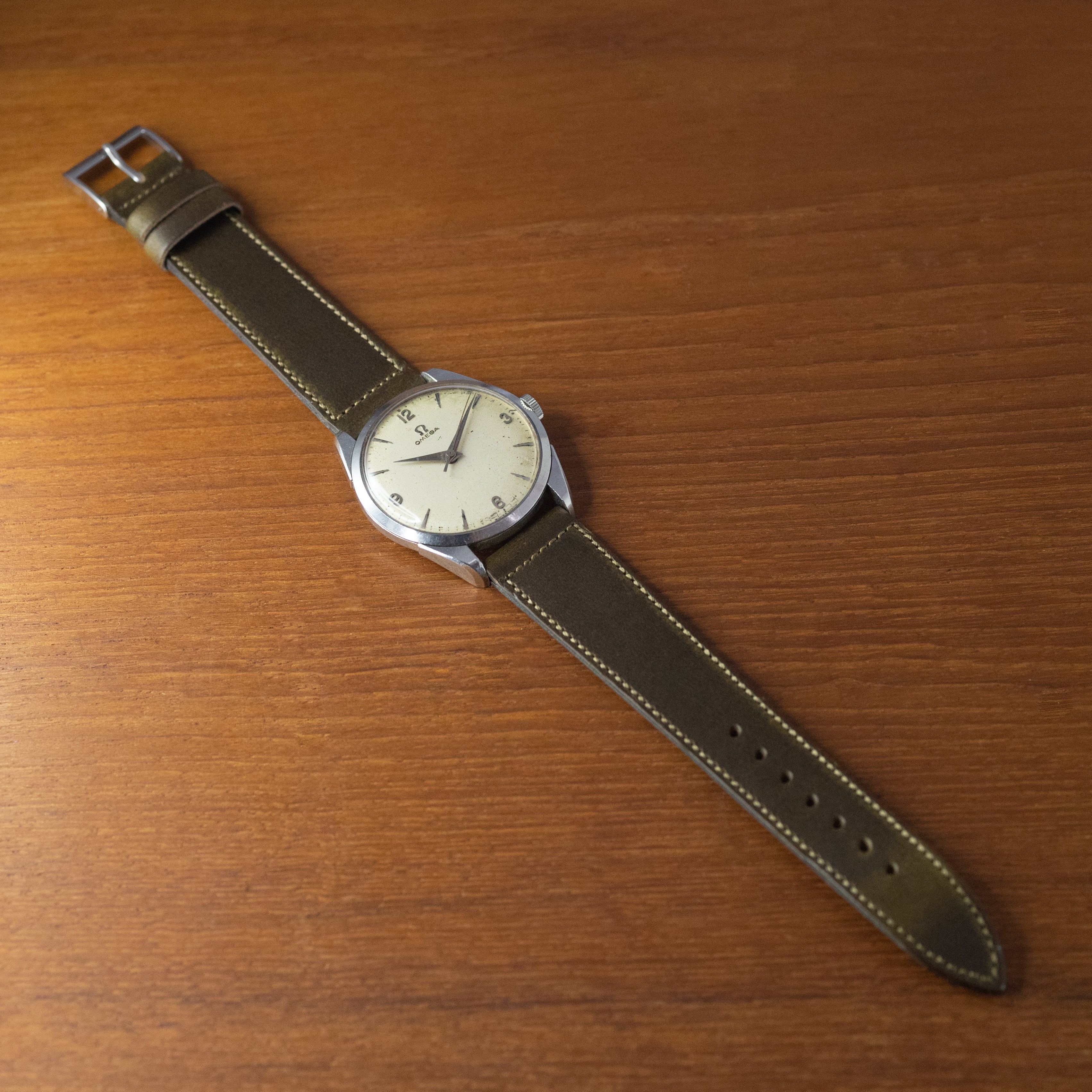 オメガ 30mmキャリバー 1958年製 ラウンド アイボリーダイヤル