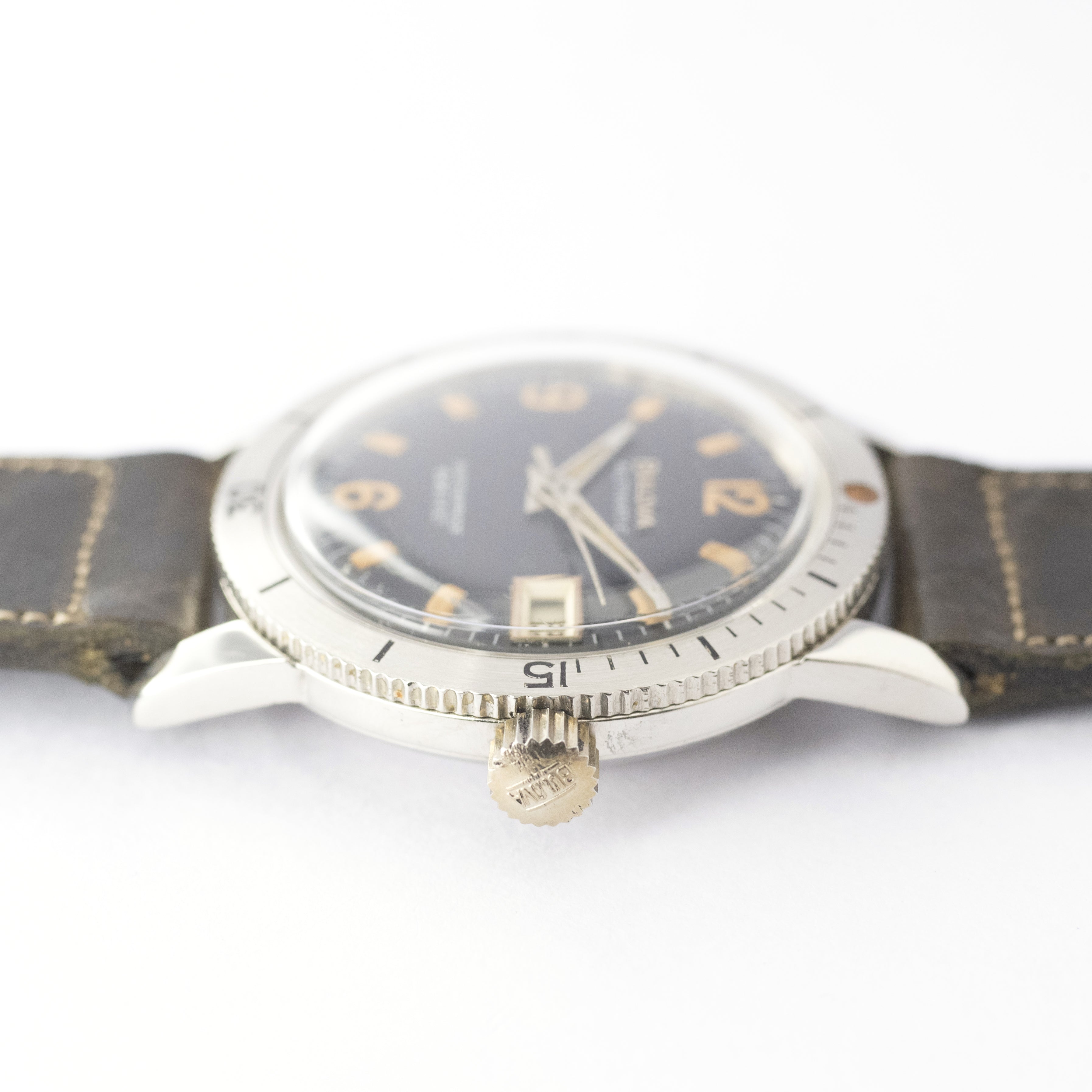 ブローバ 1968年製 ダイバーズウォッチ 回転ベゼル ミラーダイヤル