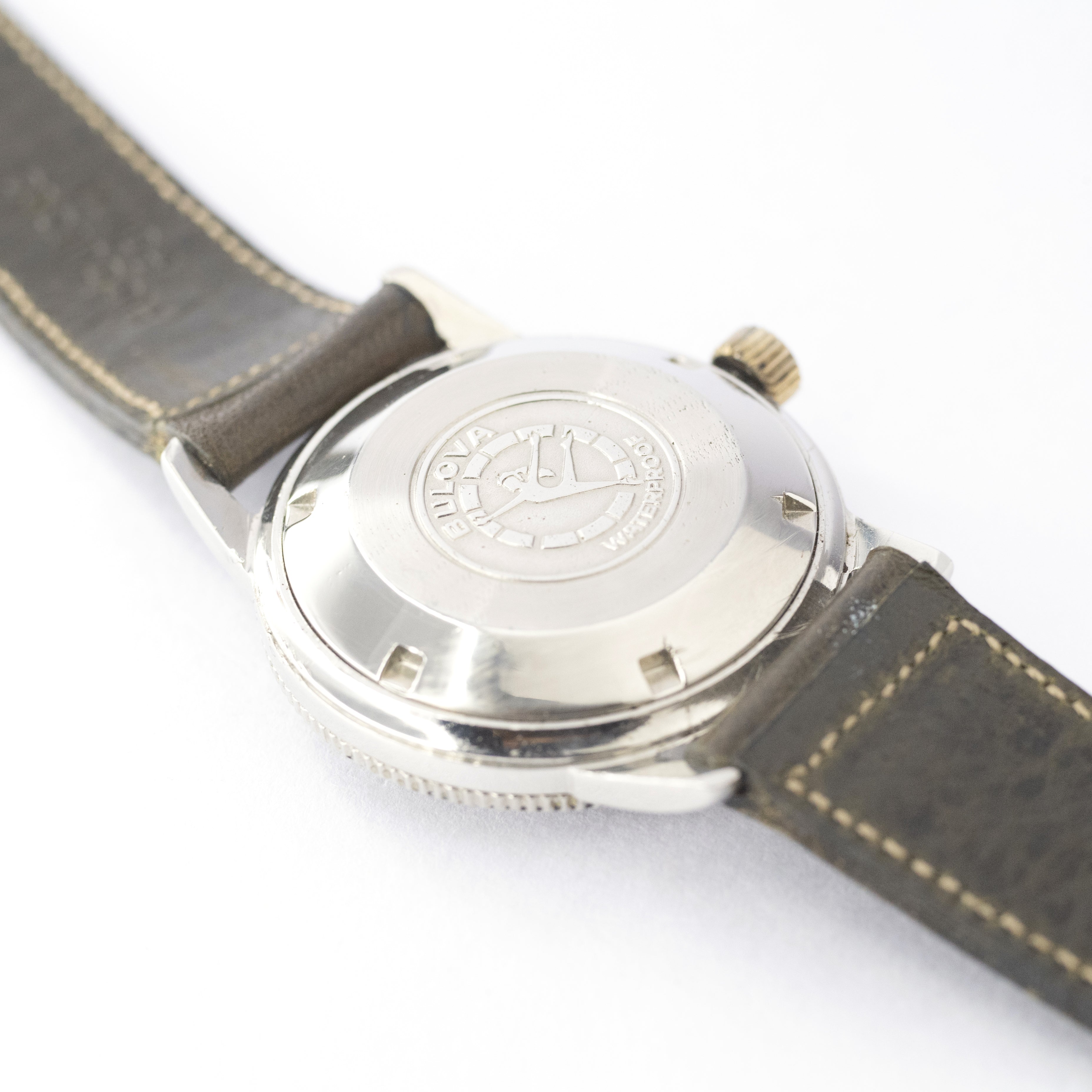 ブローバ 1968年製 ダイバーズウォッチ 回転ベゼル ミラーダイヤル