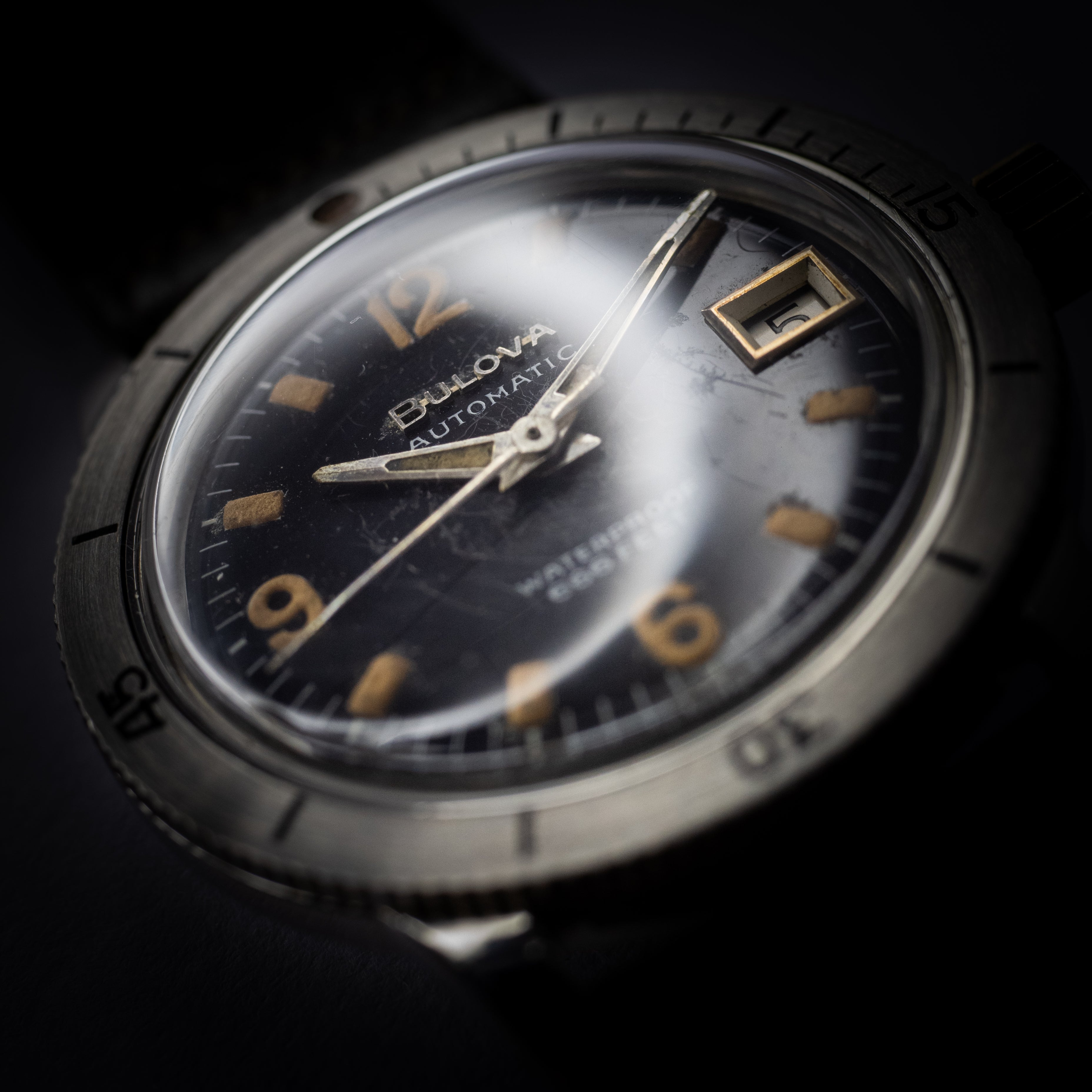 ブローバ 1968年製 ダイバーズウォッチ 回転ベゼル ミラーダイヤル