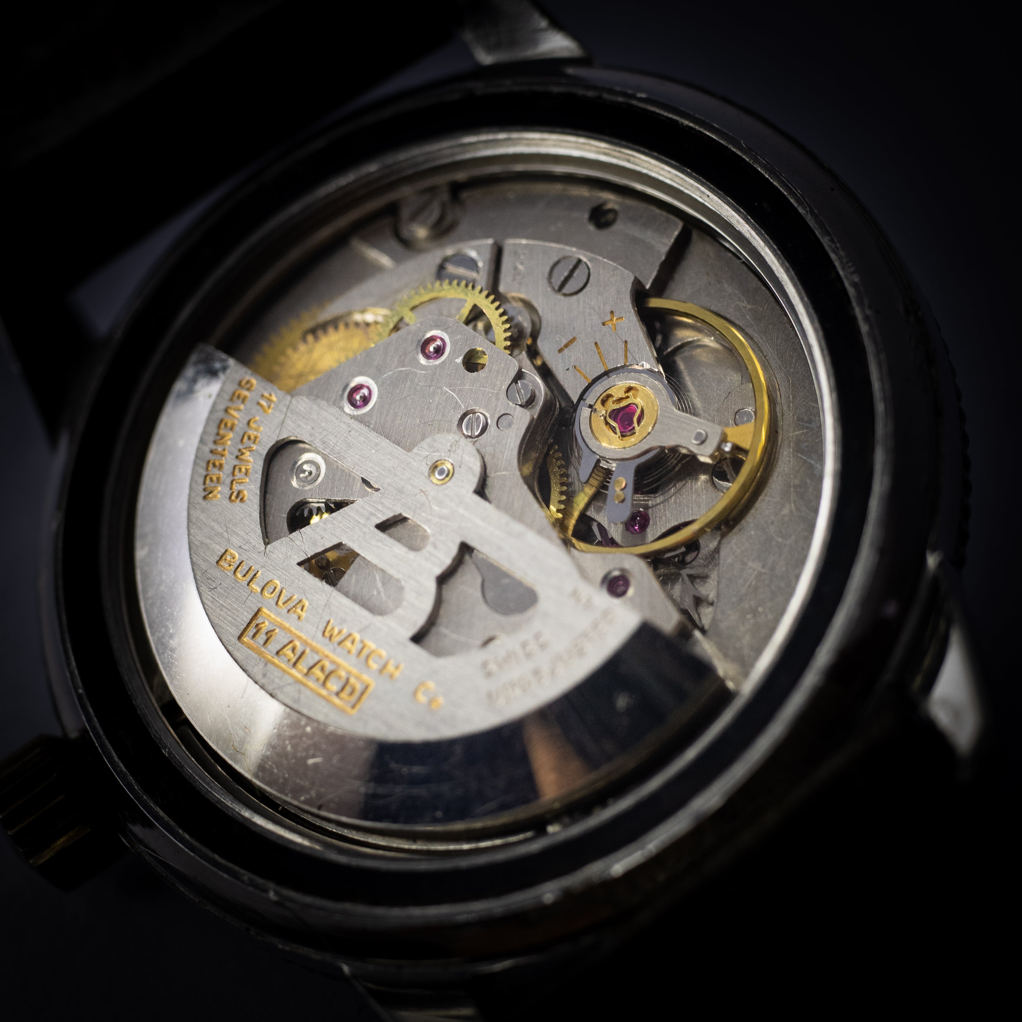 ブローバ 1968年製 ダイバーズウォッチ 回転ベゼル ミラーダイヤル