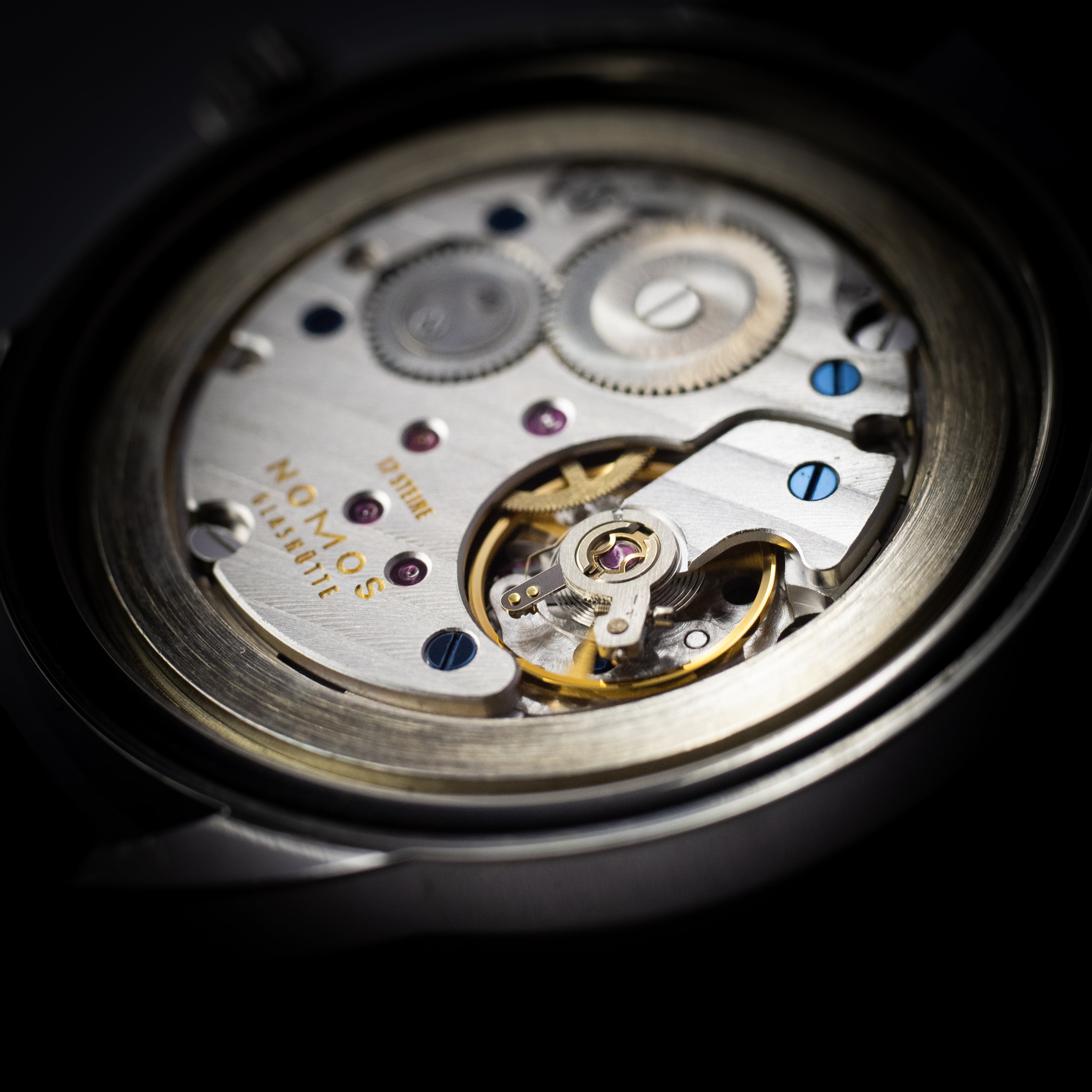 ノモス グラスヒュッテ クラブ 手巻き 飛びアラビアグレーダイヤル 2000年代